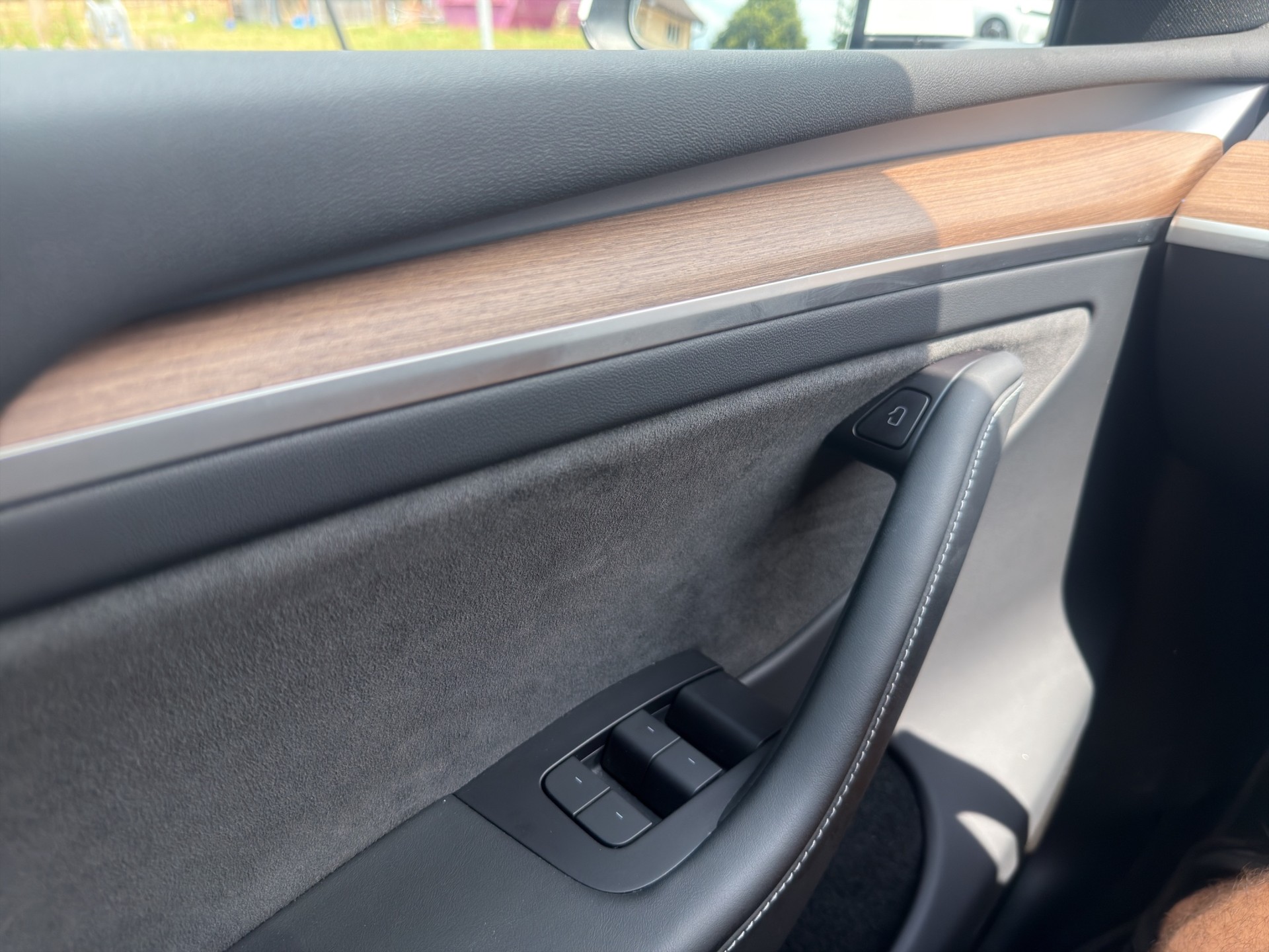 TESLA Model Y Performance D - 37