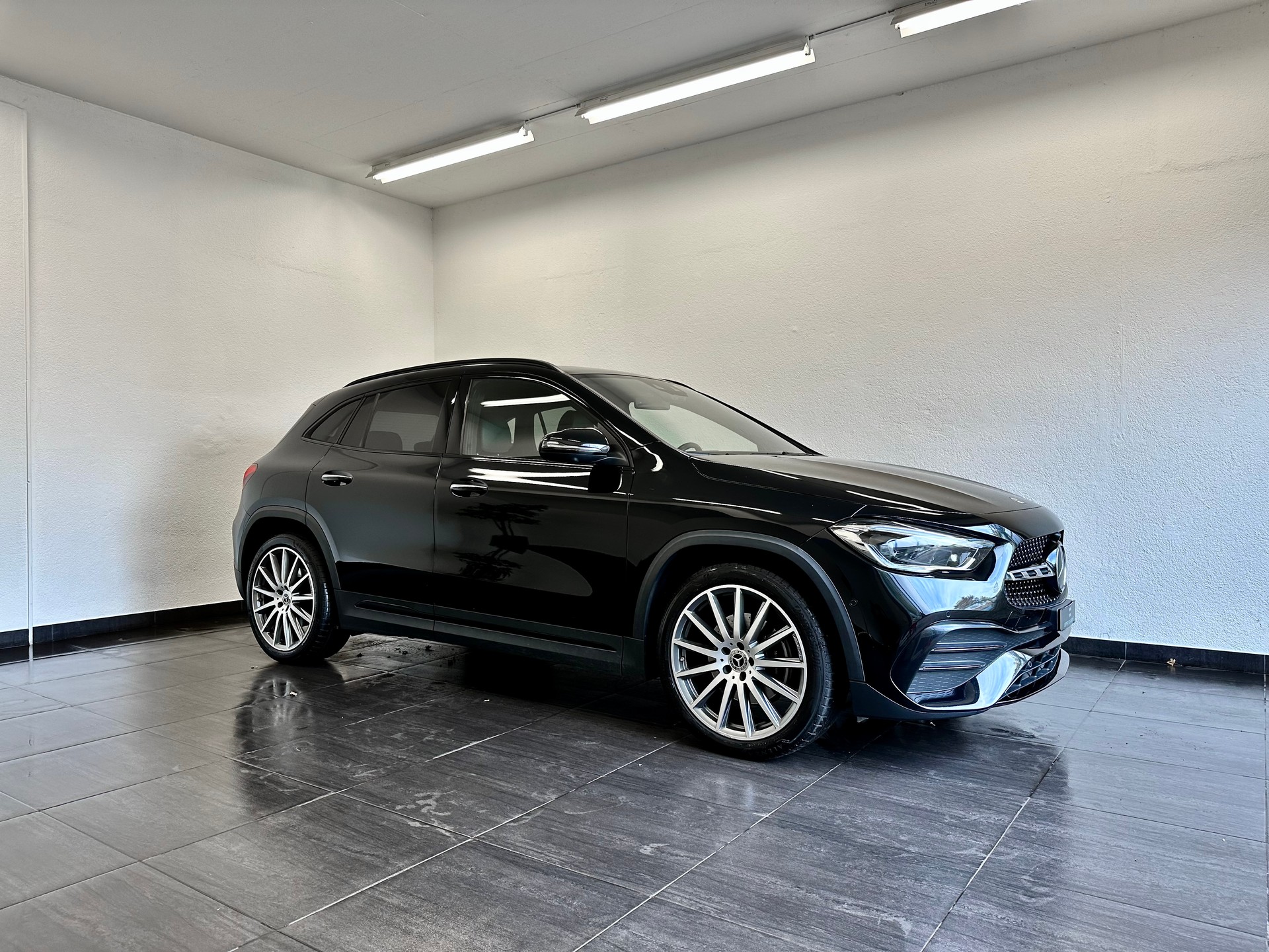 MERCEDES-BENZ GLA 220d 4Matic AMG Line 8G-DCT