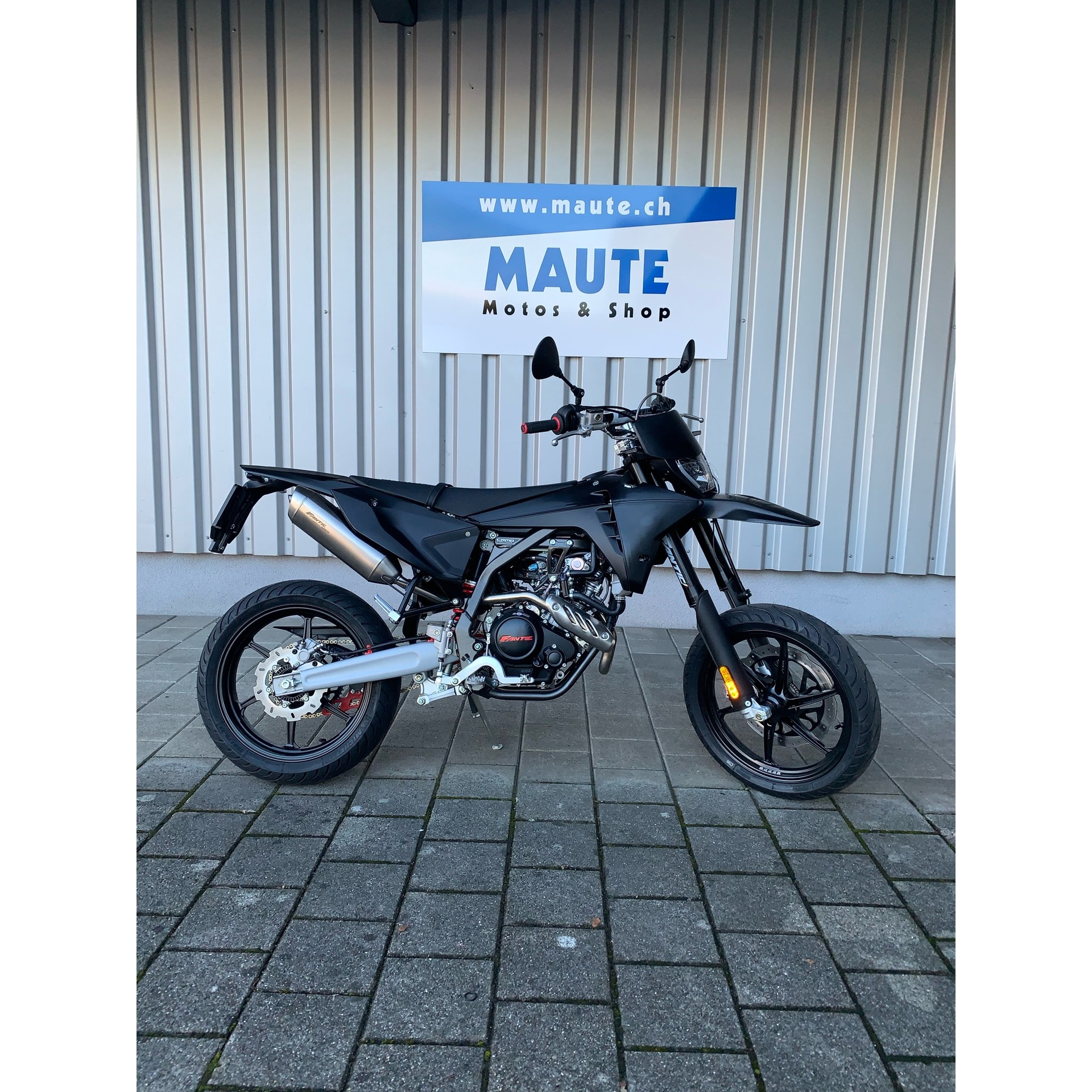 FANTIC XMF 125 Motard Performance Black Edition