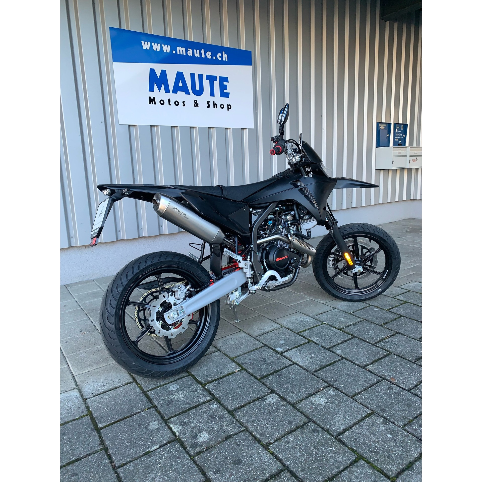 FANTIC XMF 125 Motard Performance Black Edition - 4