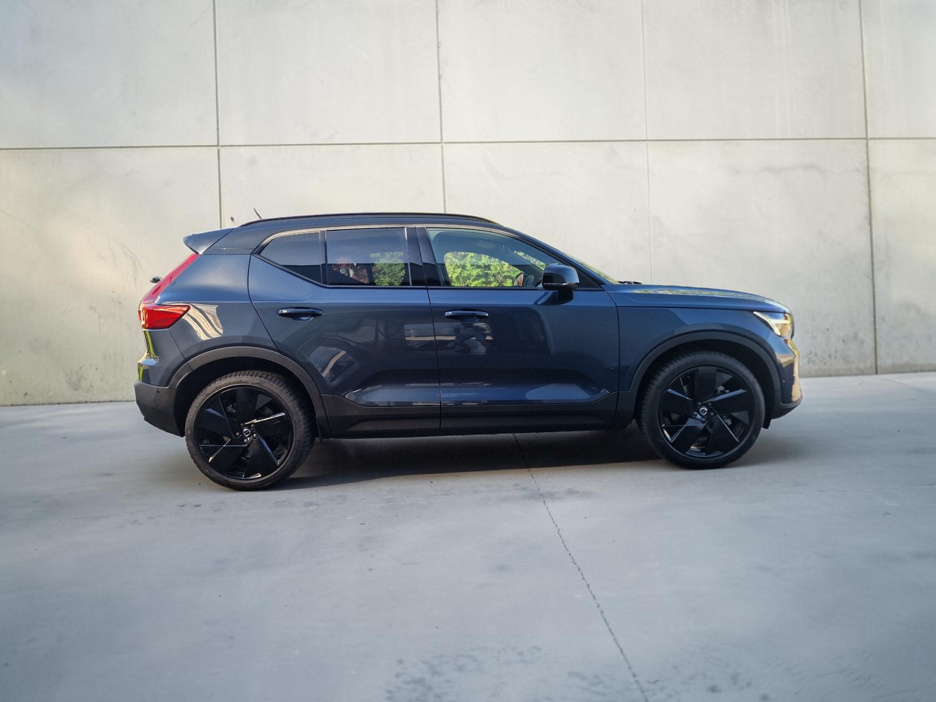 VOLVO EX40 82kWh Twin Motor Performance AWD Xcentric Ultra Black Edition 60Mt Gara