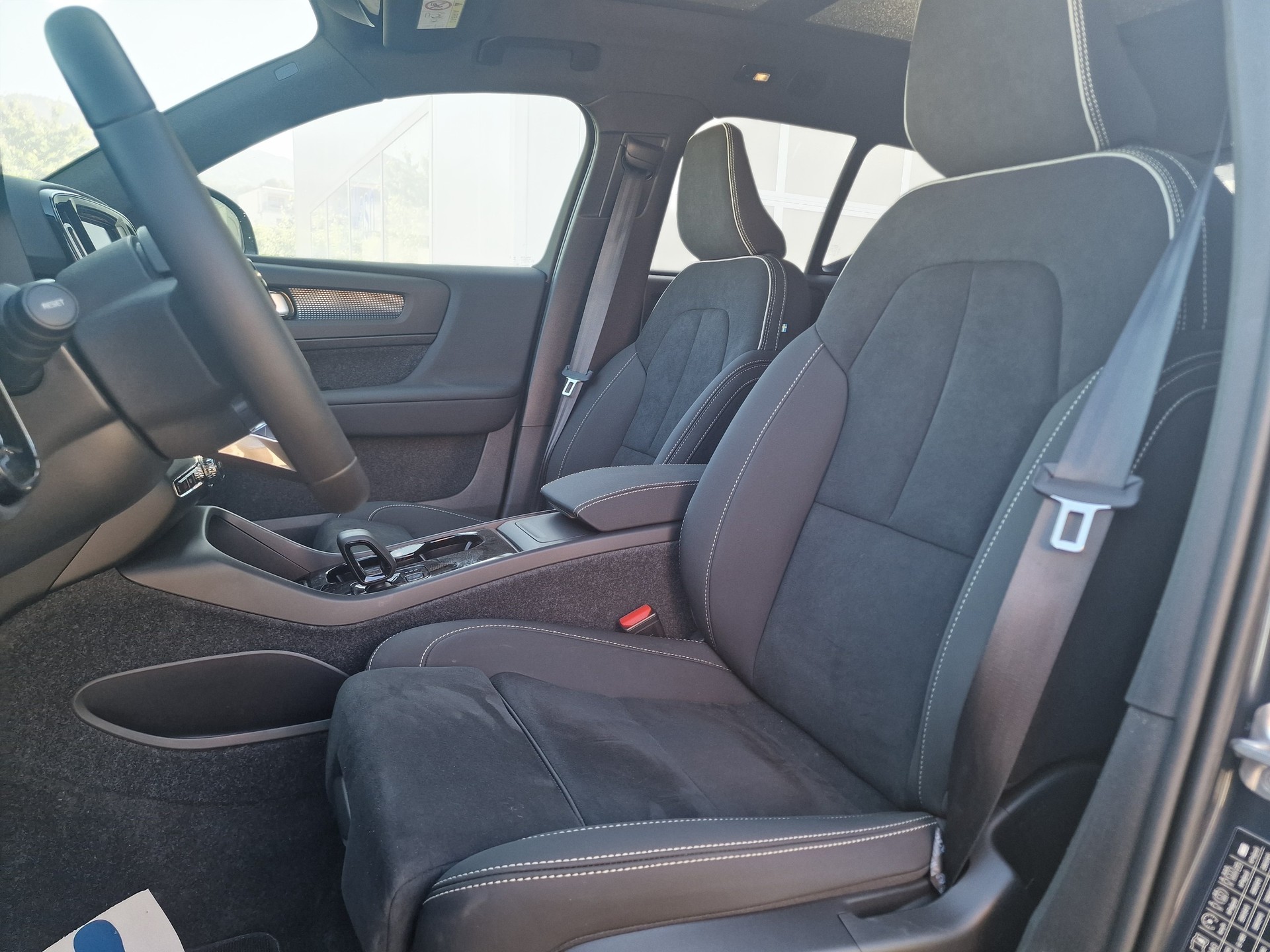 VOLVO EX40 82kWh Twin Motor Performance AWD Xcentric Ultra Black Edition 60Mt Gara - 10