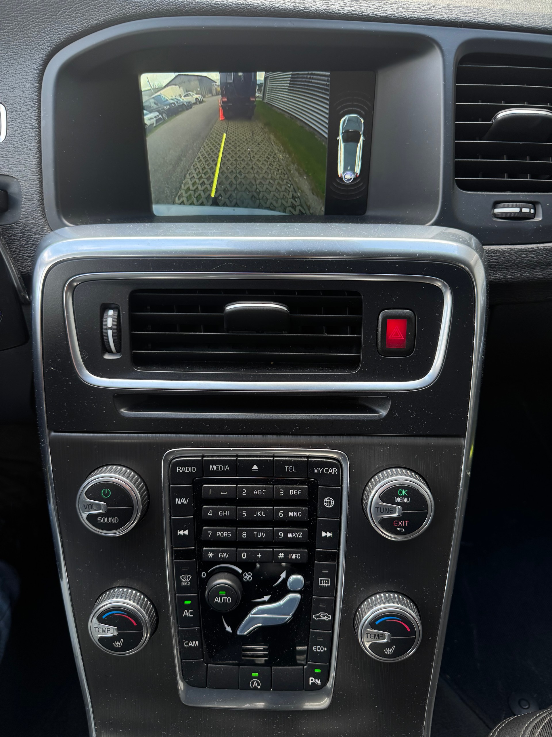 VOLVO V60 D4 Momentum Geartronic - 8