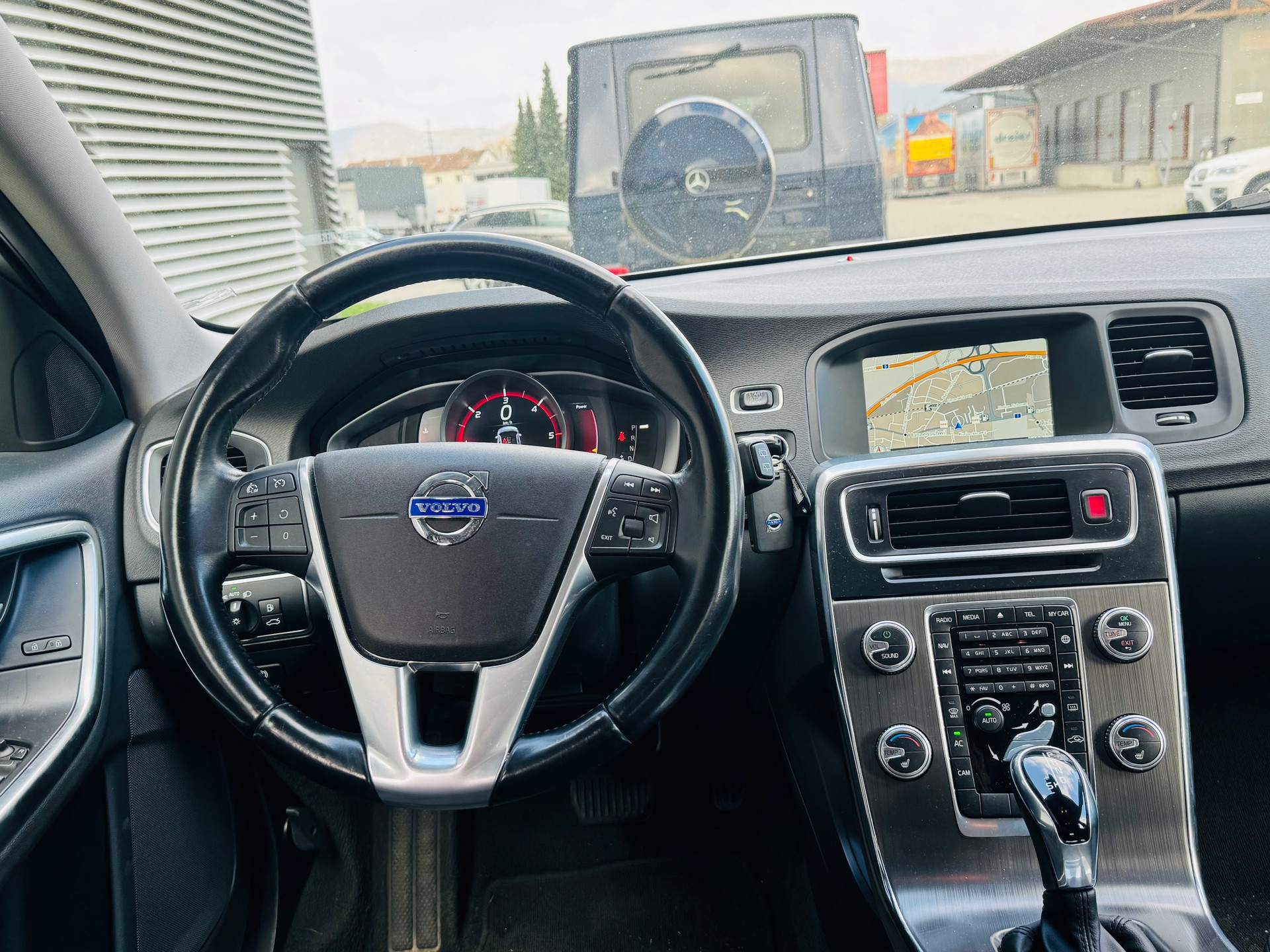 VOLVO V60 D4 Momentum Geartronic - 12