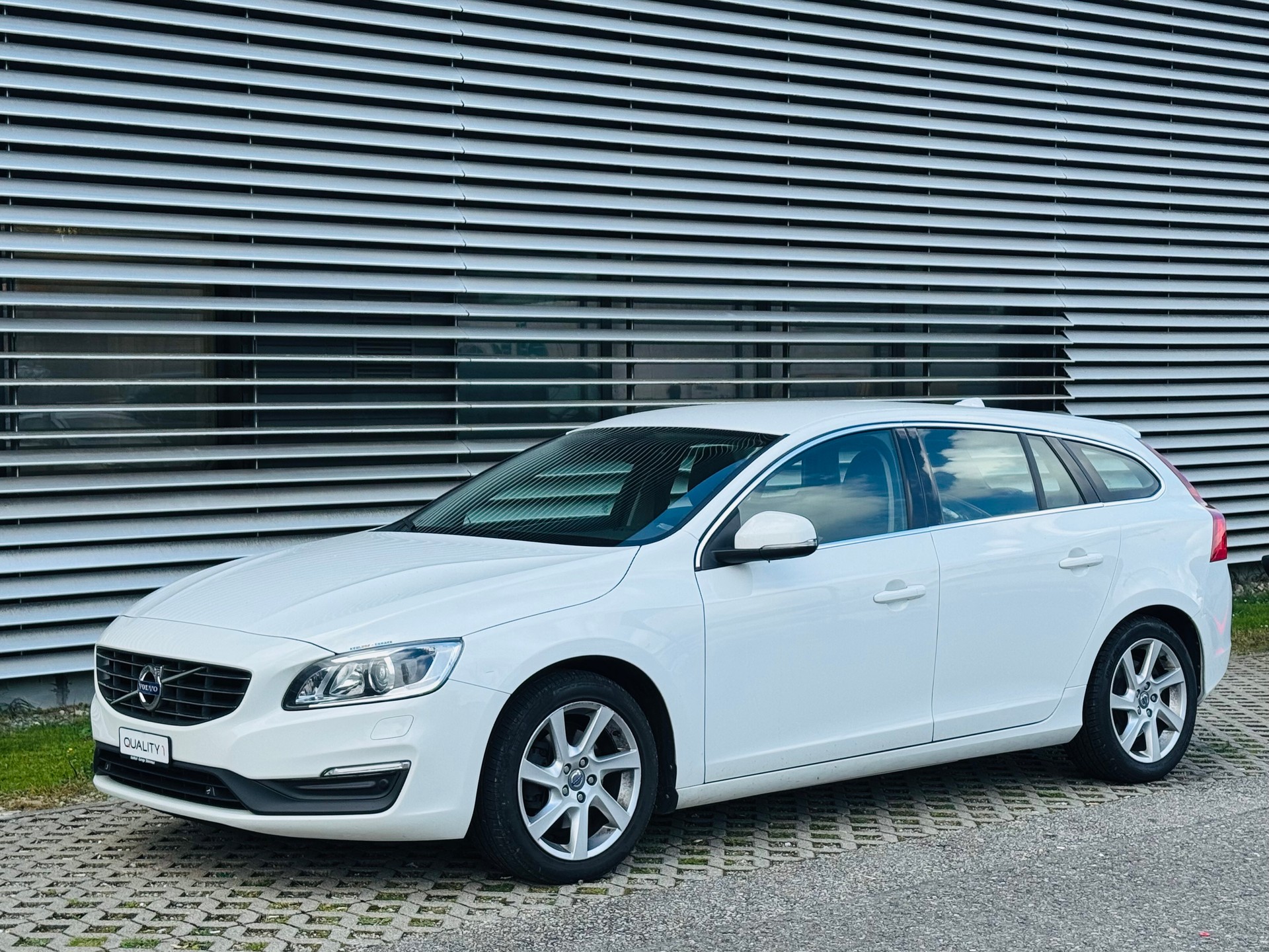 VOLVO V60 D4 Momentum Geartronic - 2