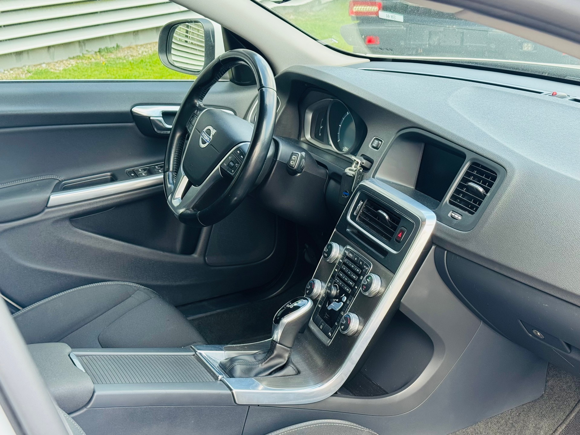 VOLVO V60 D4 Momentum Geartronic - 11