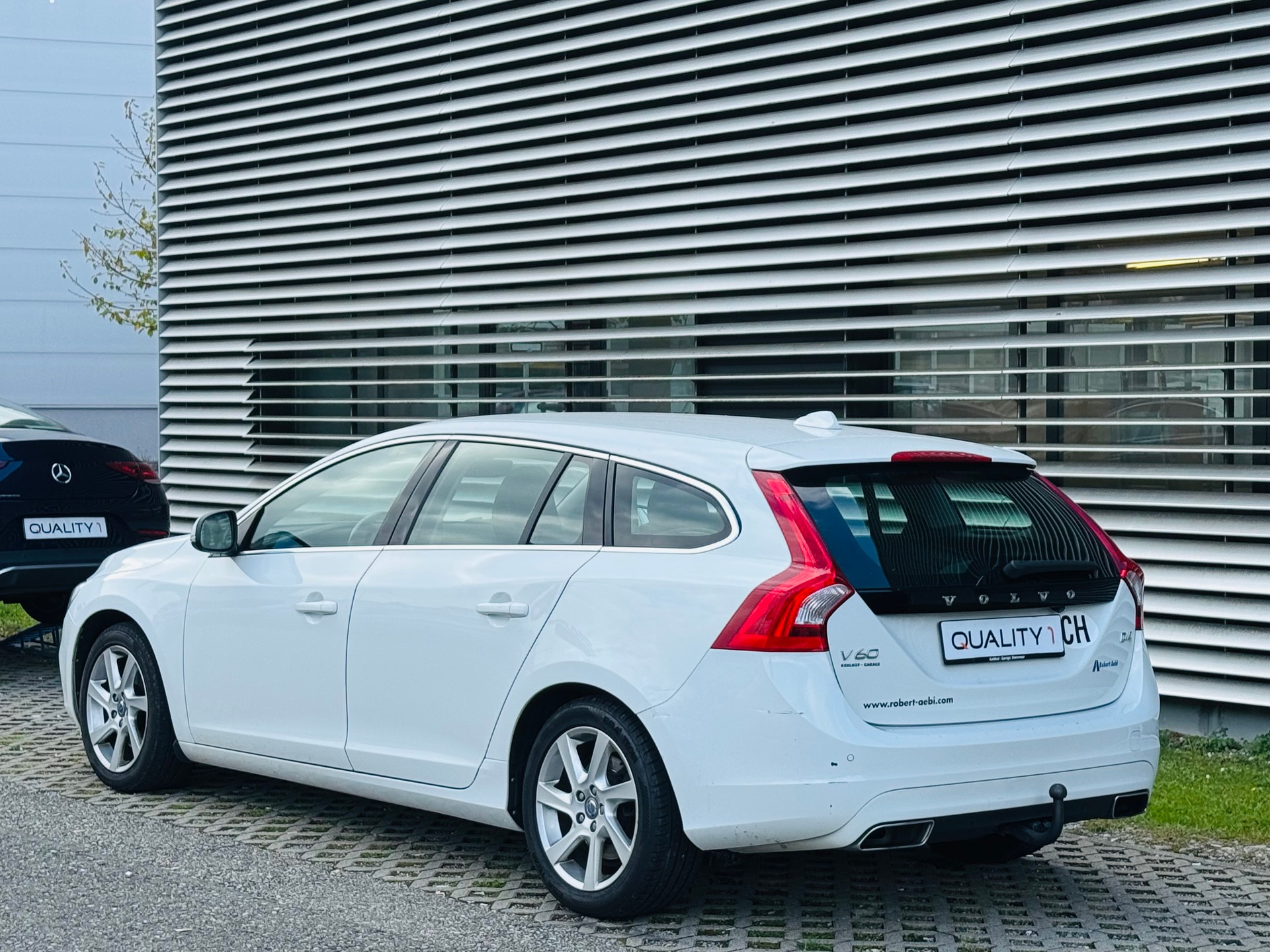 VOLVO V60 D4 Momentum Geartronic - 3