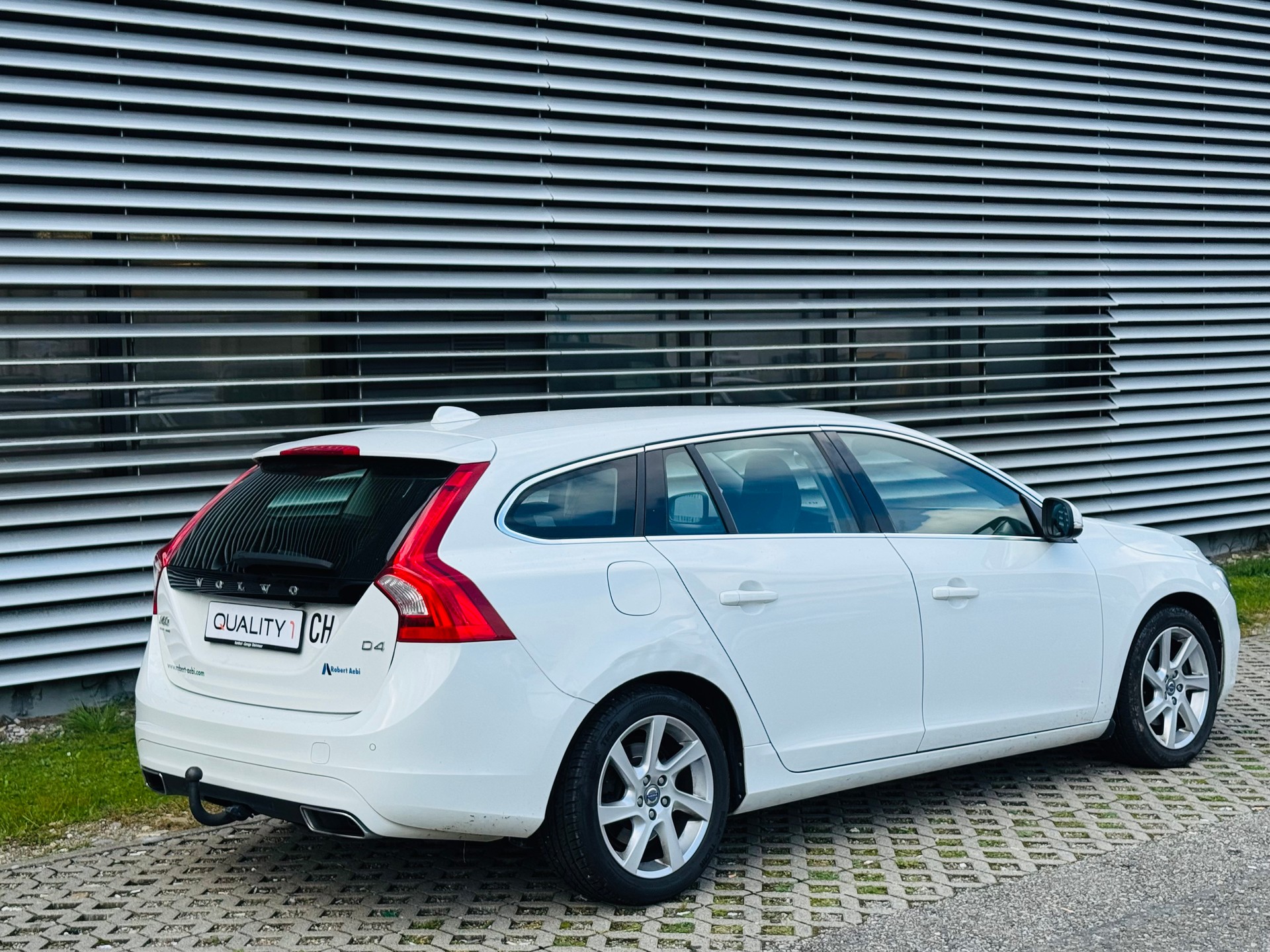 VOLVO V60 D4 Momentum Geartronic - 5