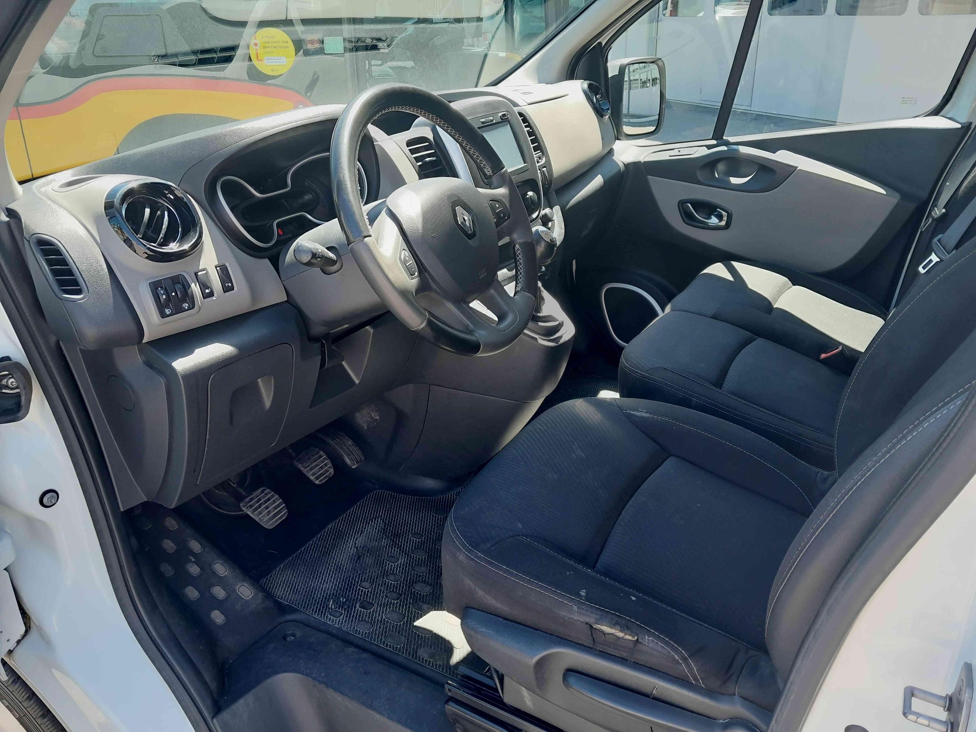 RENAULT Trafic Passenger 1.6 dCi TwinTurbo Authentique - 9