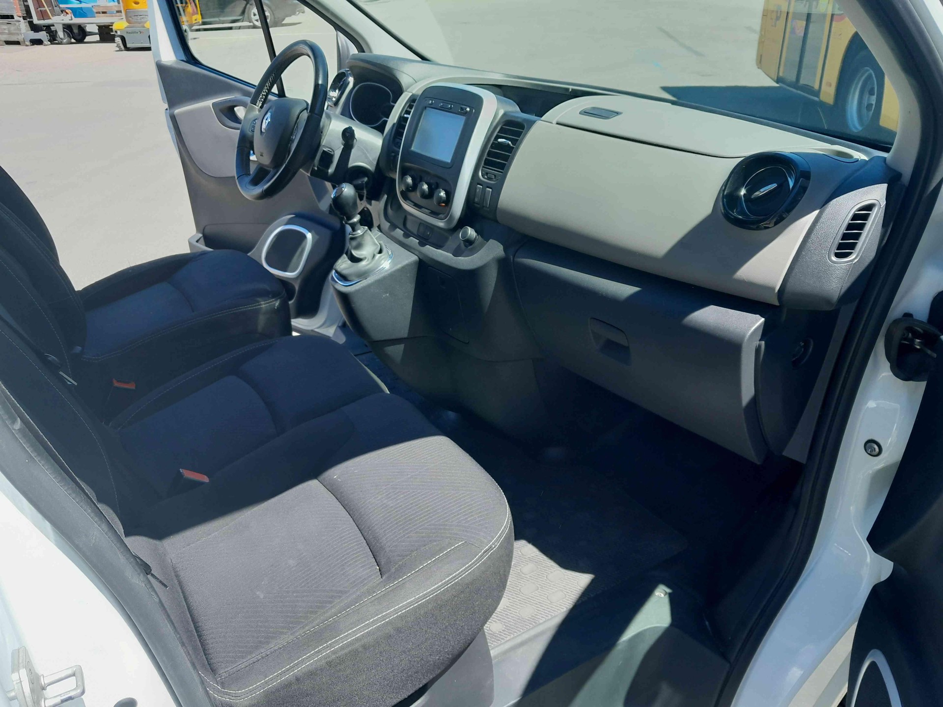 RENAULT Trafic Passenger 1.6 dCi TwinTurbo Authentique - 12