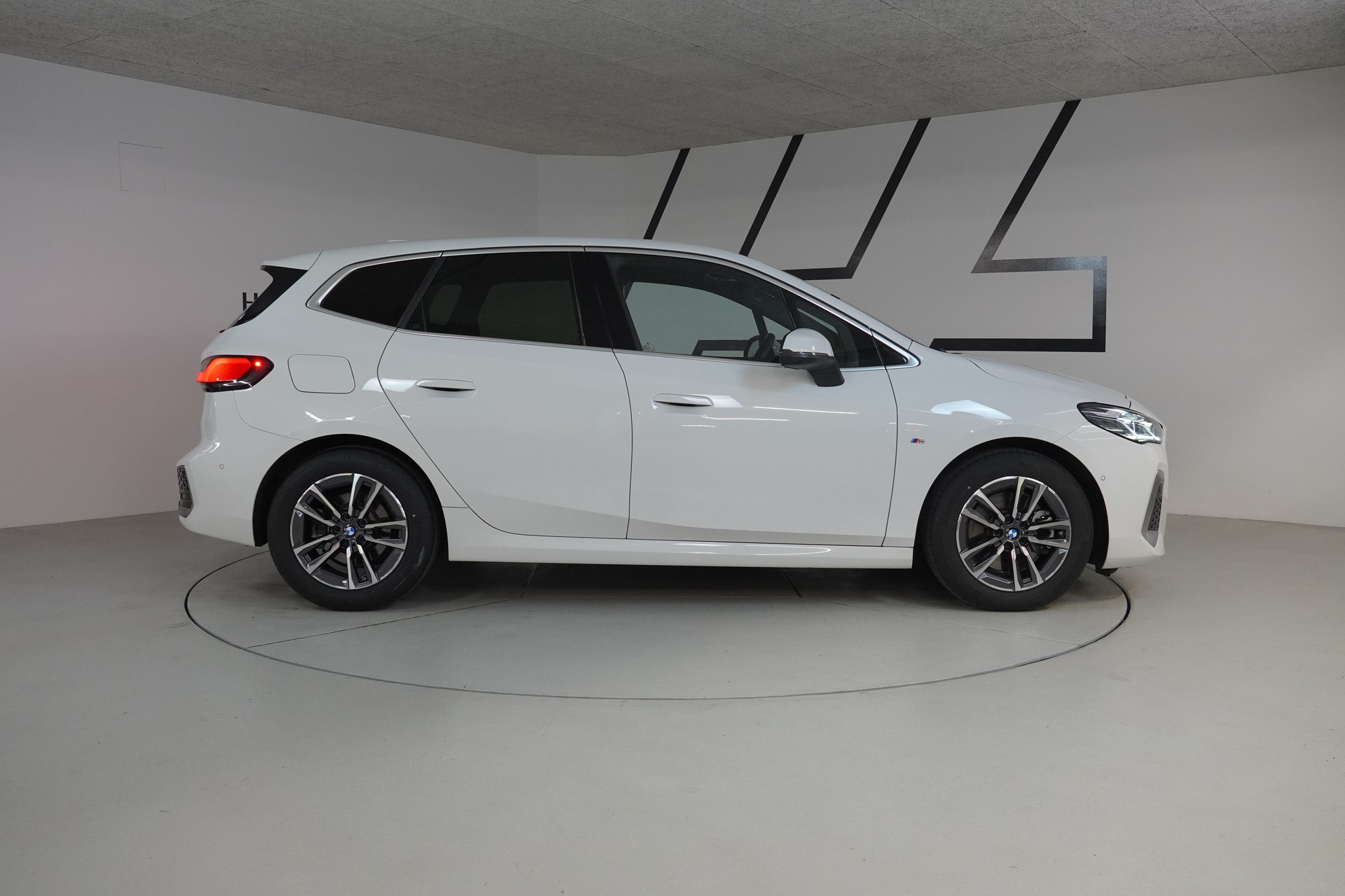 BMW 223d Active Tourer xDrive M Sport DKG - 8