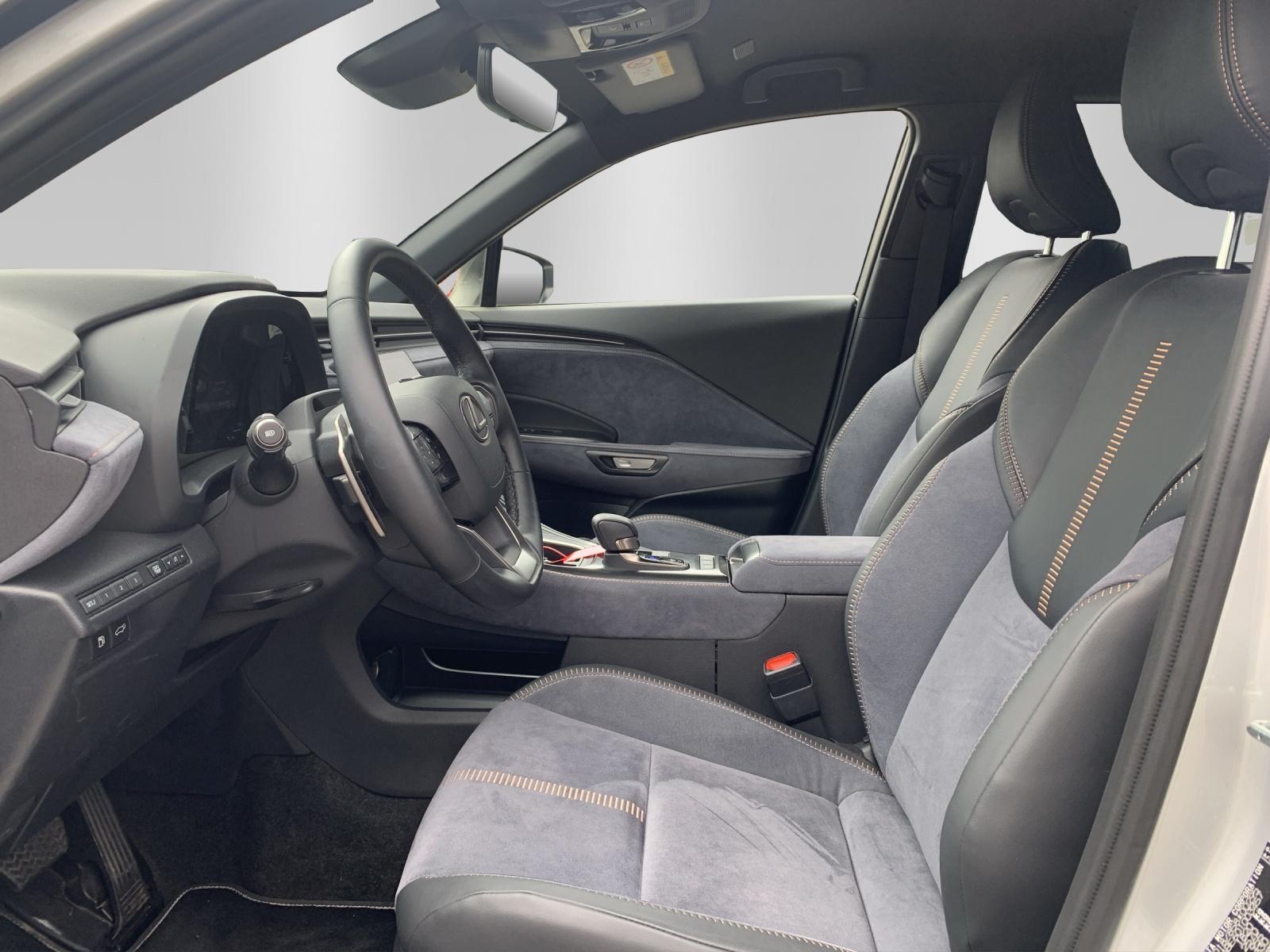 LEXUS LBX 1.5 Hybrid Cool AWD - 10