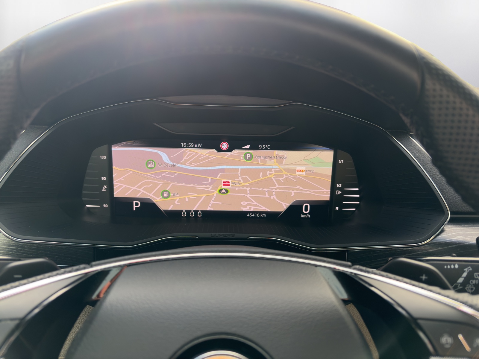 SKODA Superb Combi 2.0 TSI Style DSG - 8