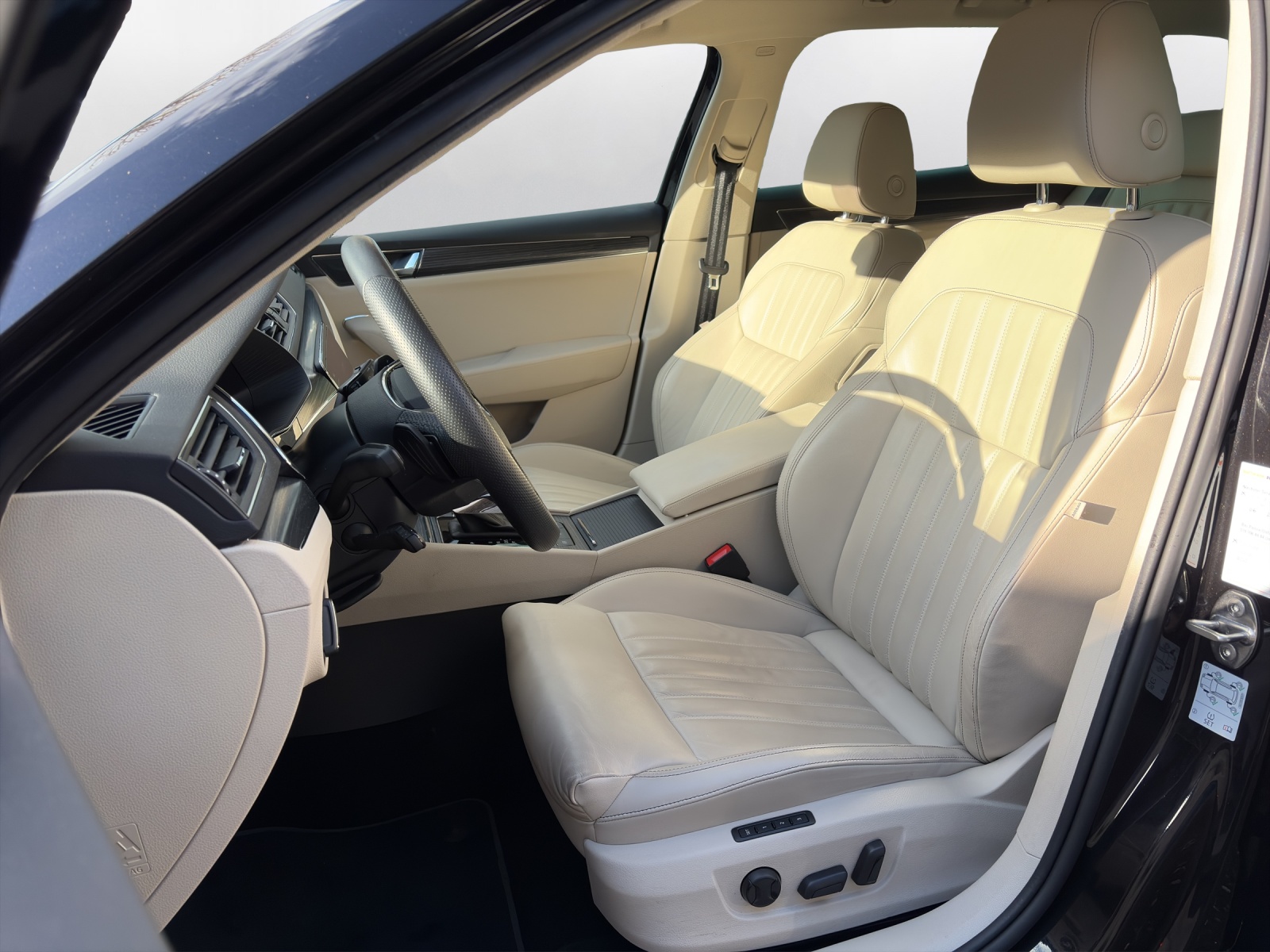 SKODA Superb Combi 2.0 TSI Style DSG - 10