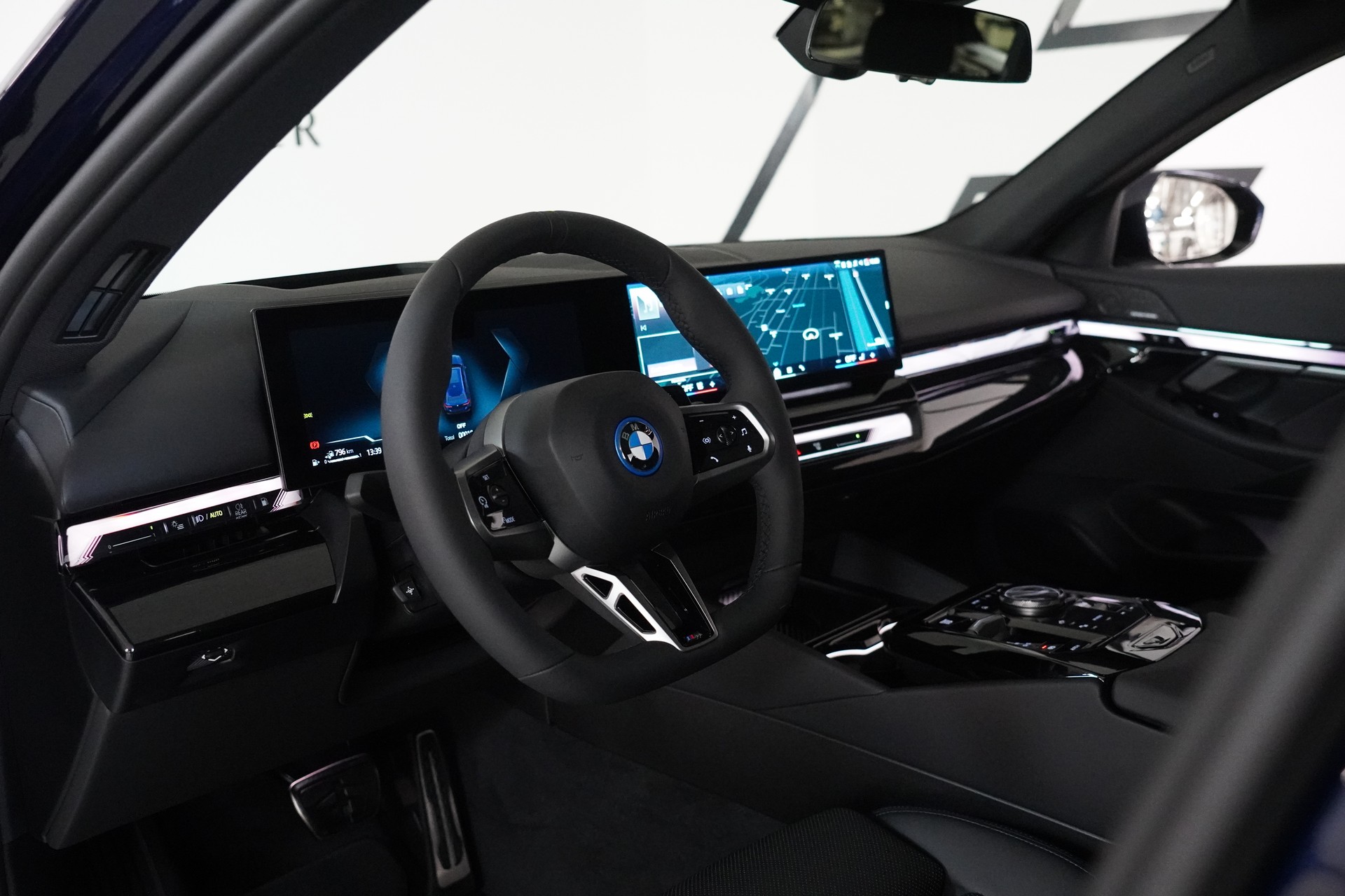 BMW 550e xDrive Touring M Sport Pro Steptronic - 24