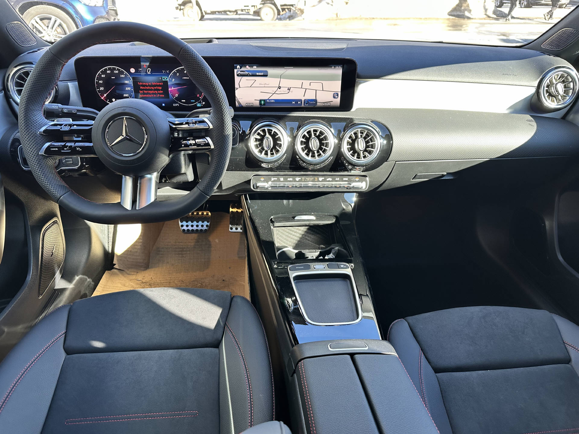 MERCEDES-BENZ A 250 AMG Line 4Matic - 10