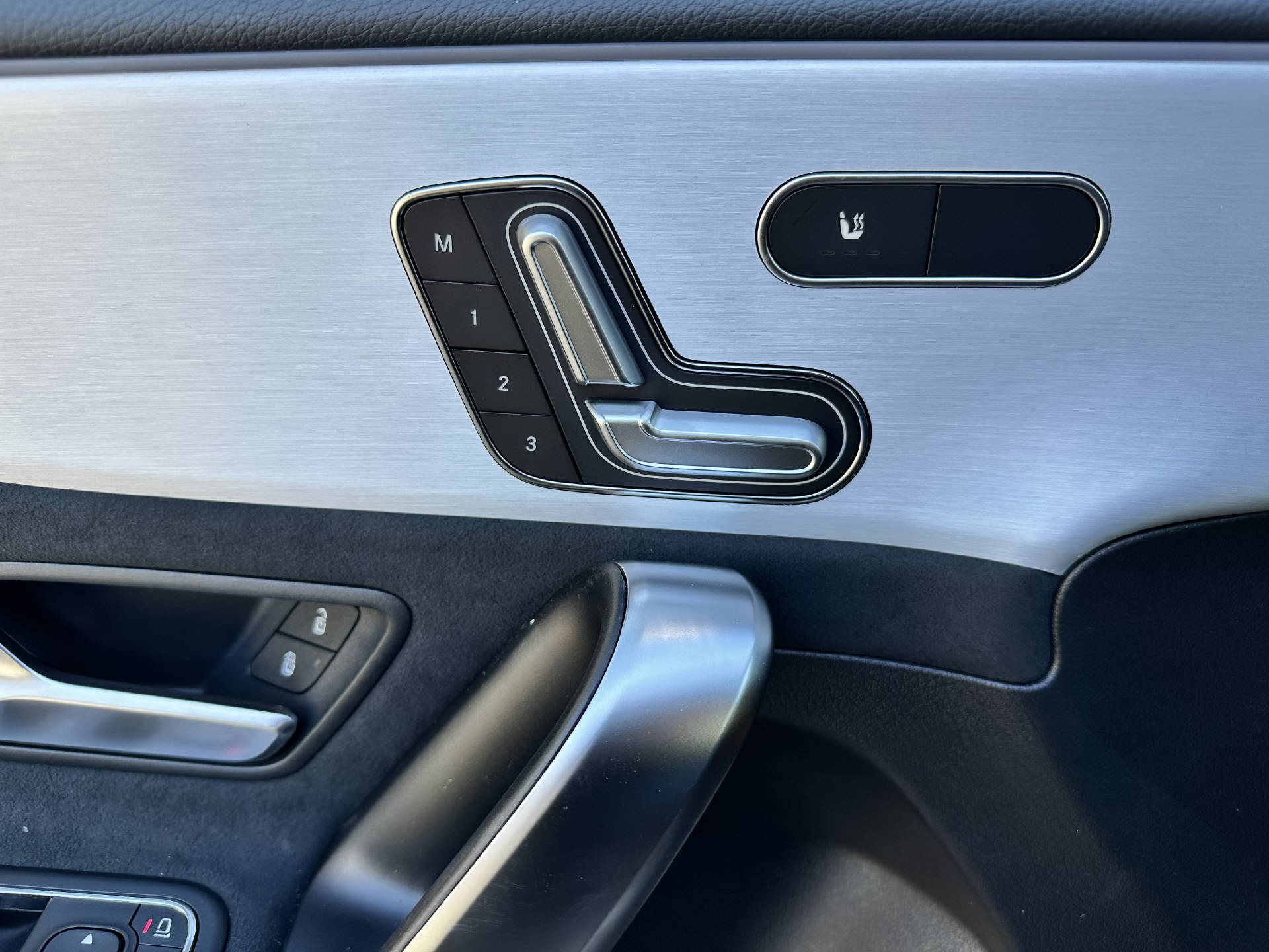 MERCEDES-BENZ A 250 AMG Line 4Matic - 15