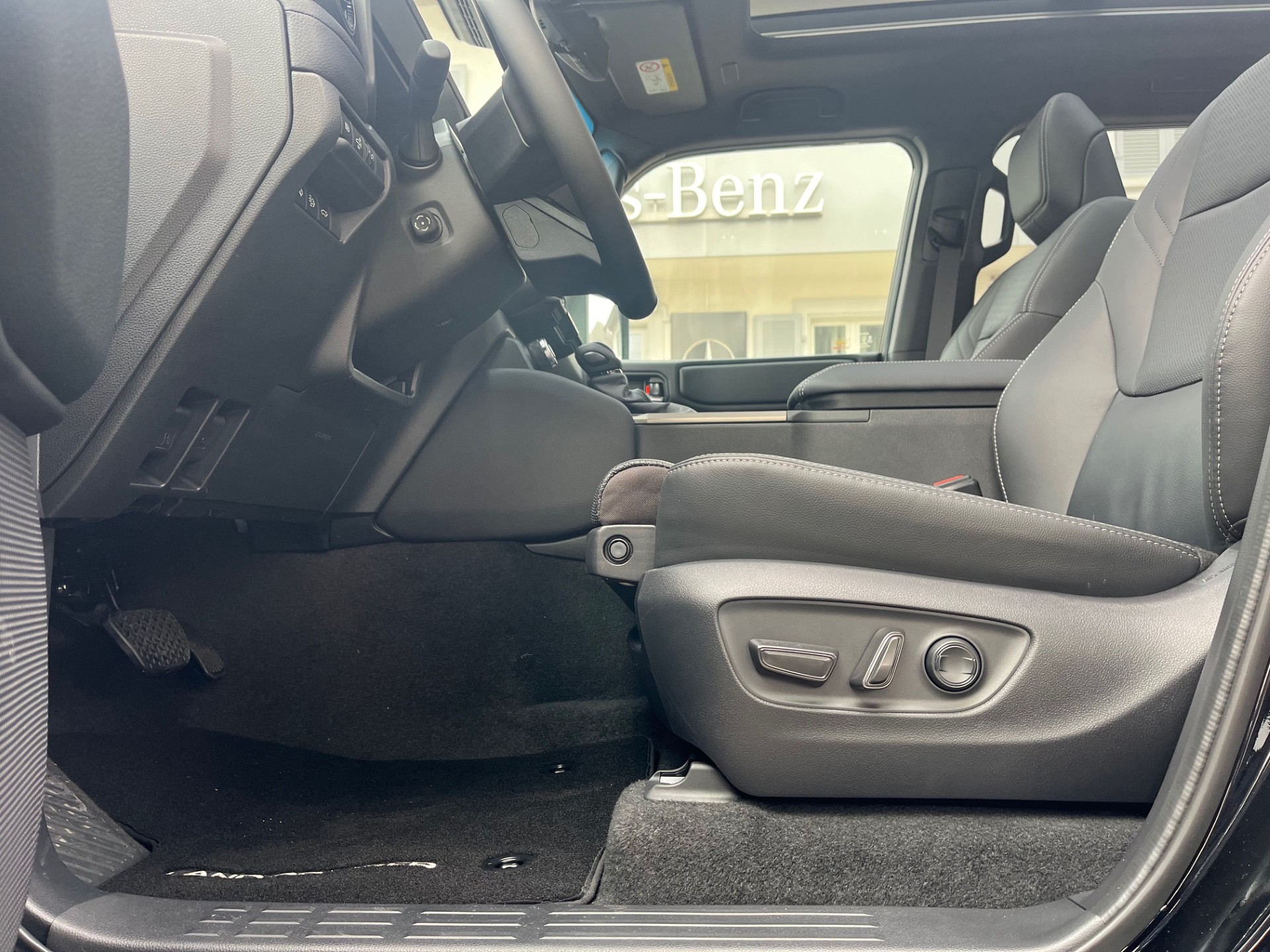 TOYOTA Land Cruiser 2.8TD 48V Invincible - 19