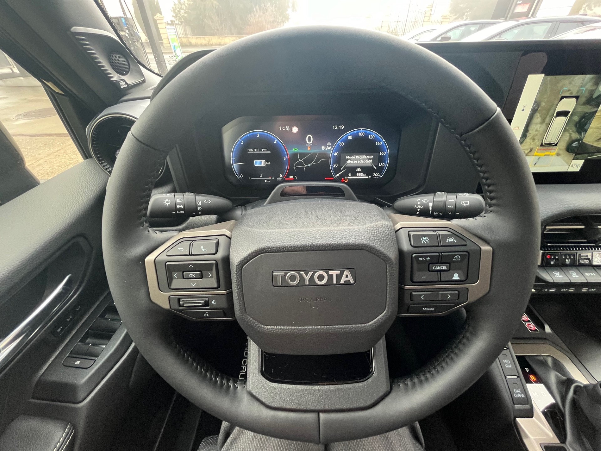 TOYOTA Land Cruiser 2.8TD 48V Invincible - 12