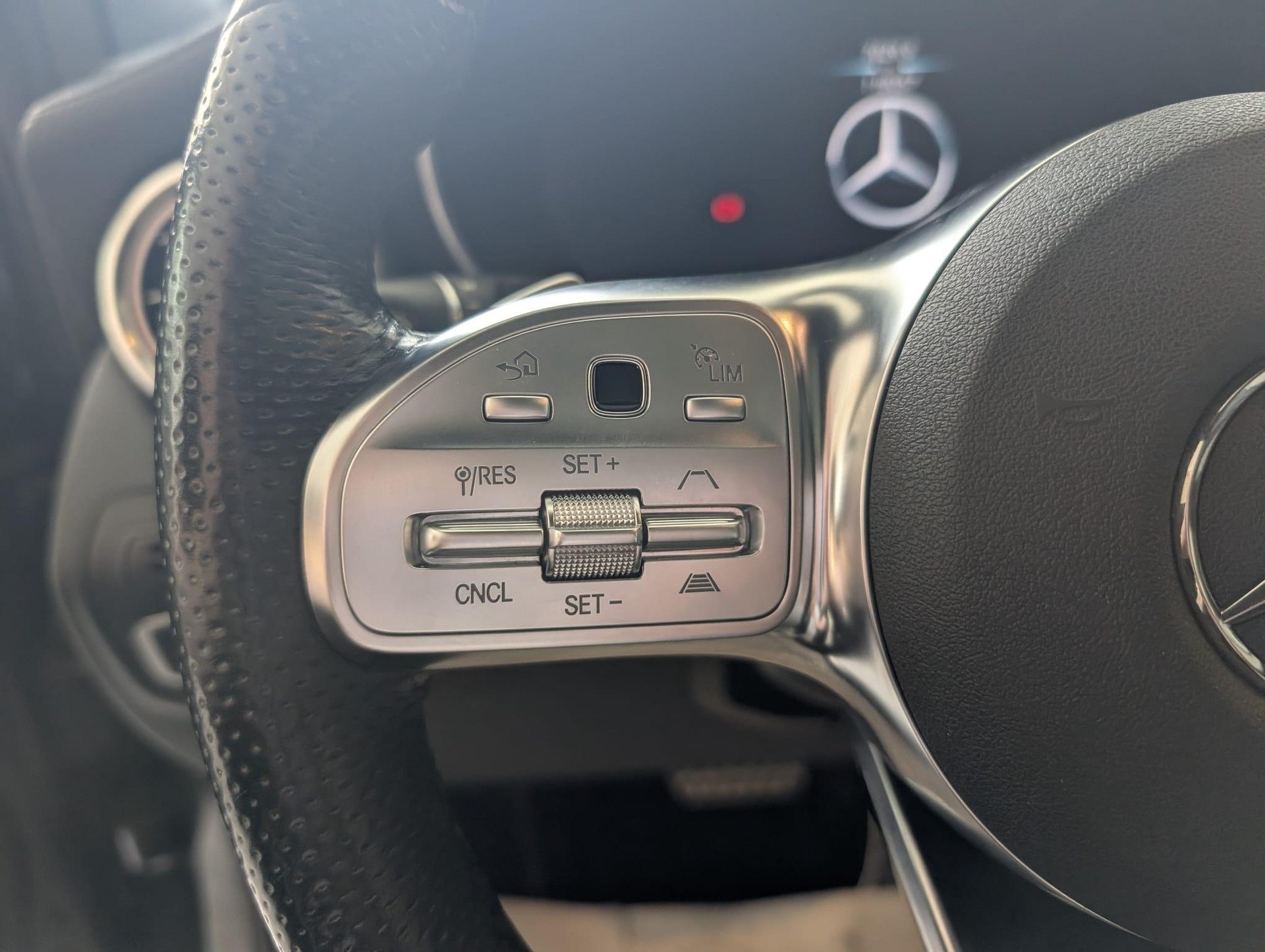 MERCEDES-BENZ GLC 200 AMG Line 4m - 11