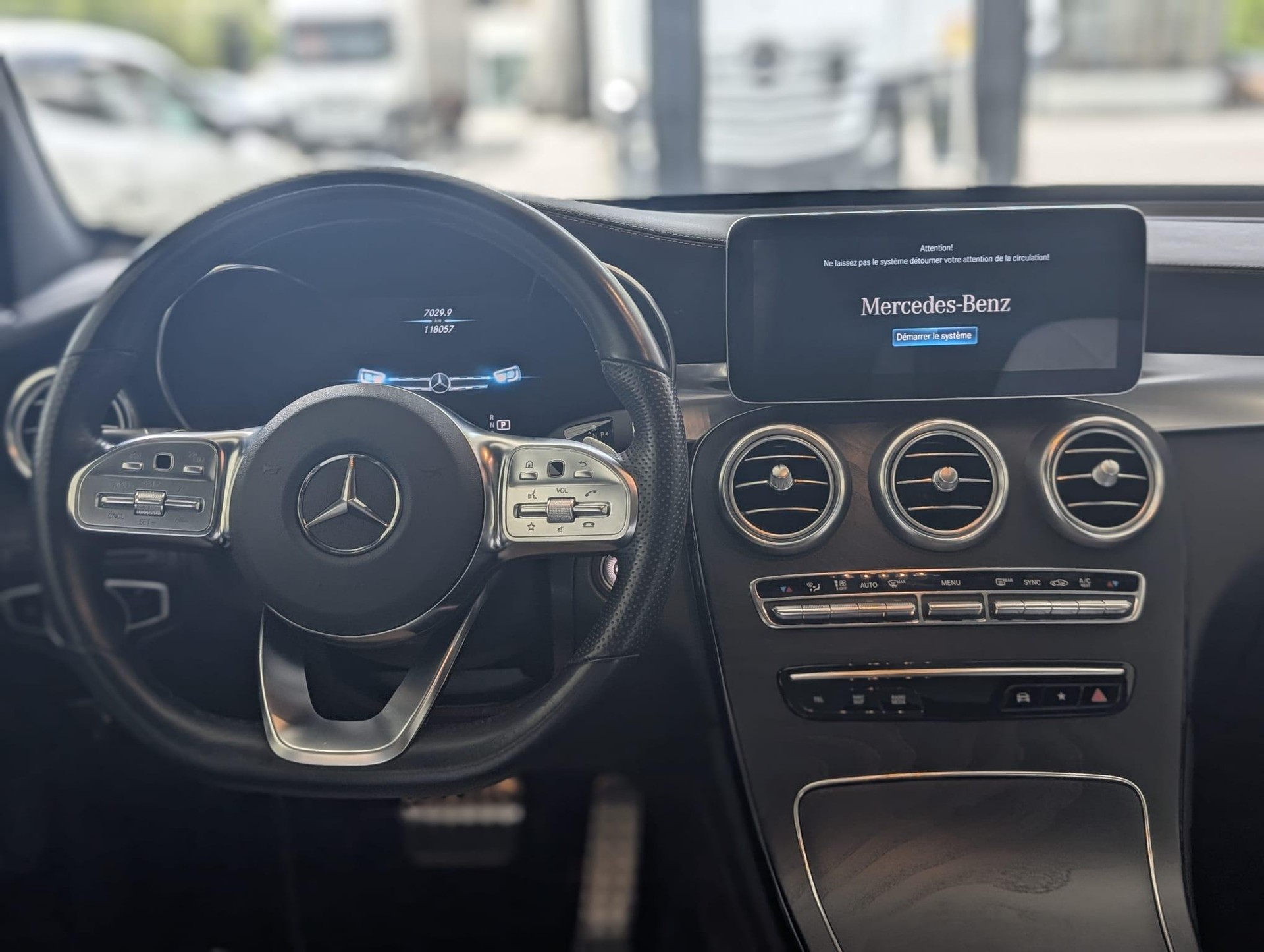 MERCEDES-BENZ GLC 200 AMG Line 4m - 8