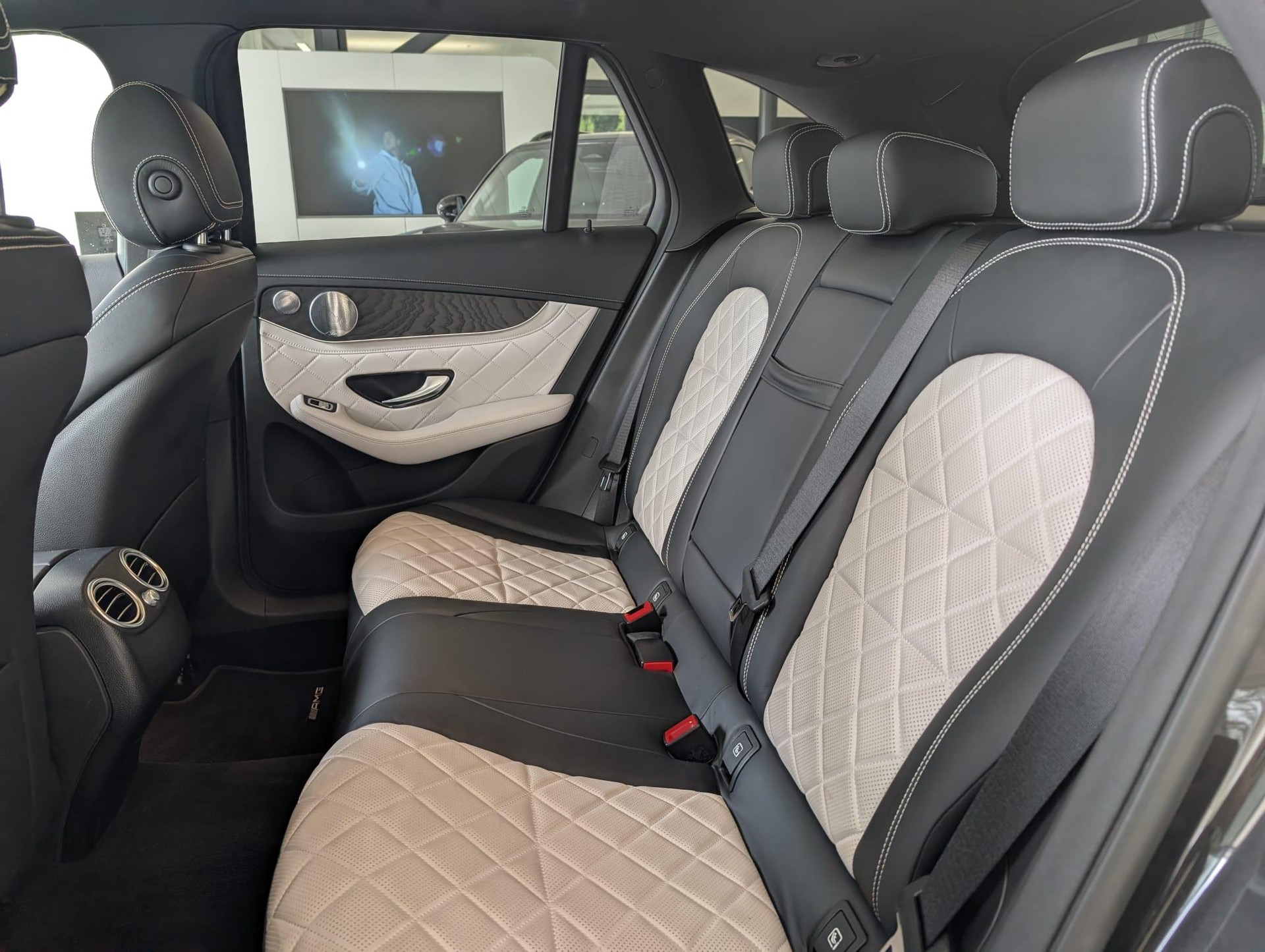 MERCEDES-BENZ GLC 200 AMG Line 4m - 16