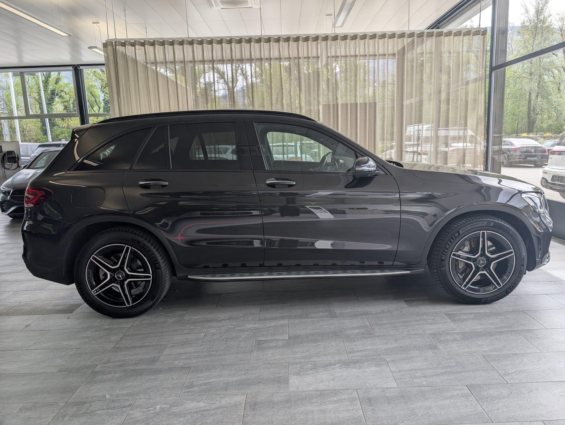 MERCEDES-BENZ GLC 200 AMG Line 4m - 6