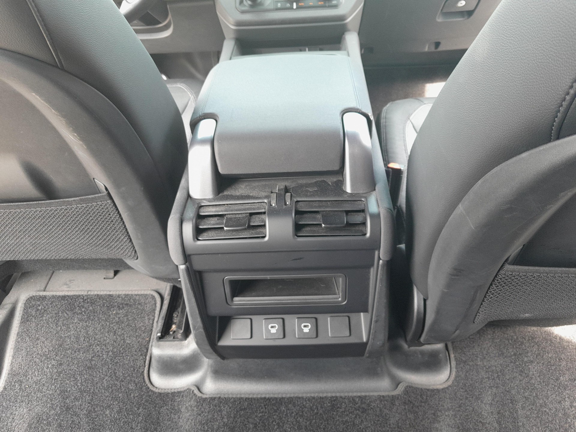 LAND ROVER Defender 110 3.0 D I6 250 X-Dynamic S - 13