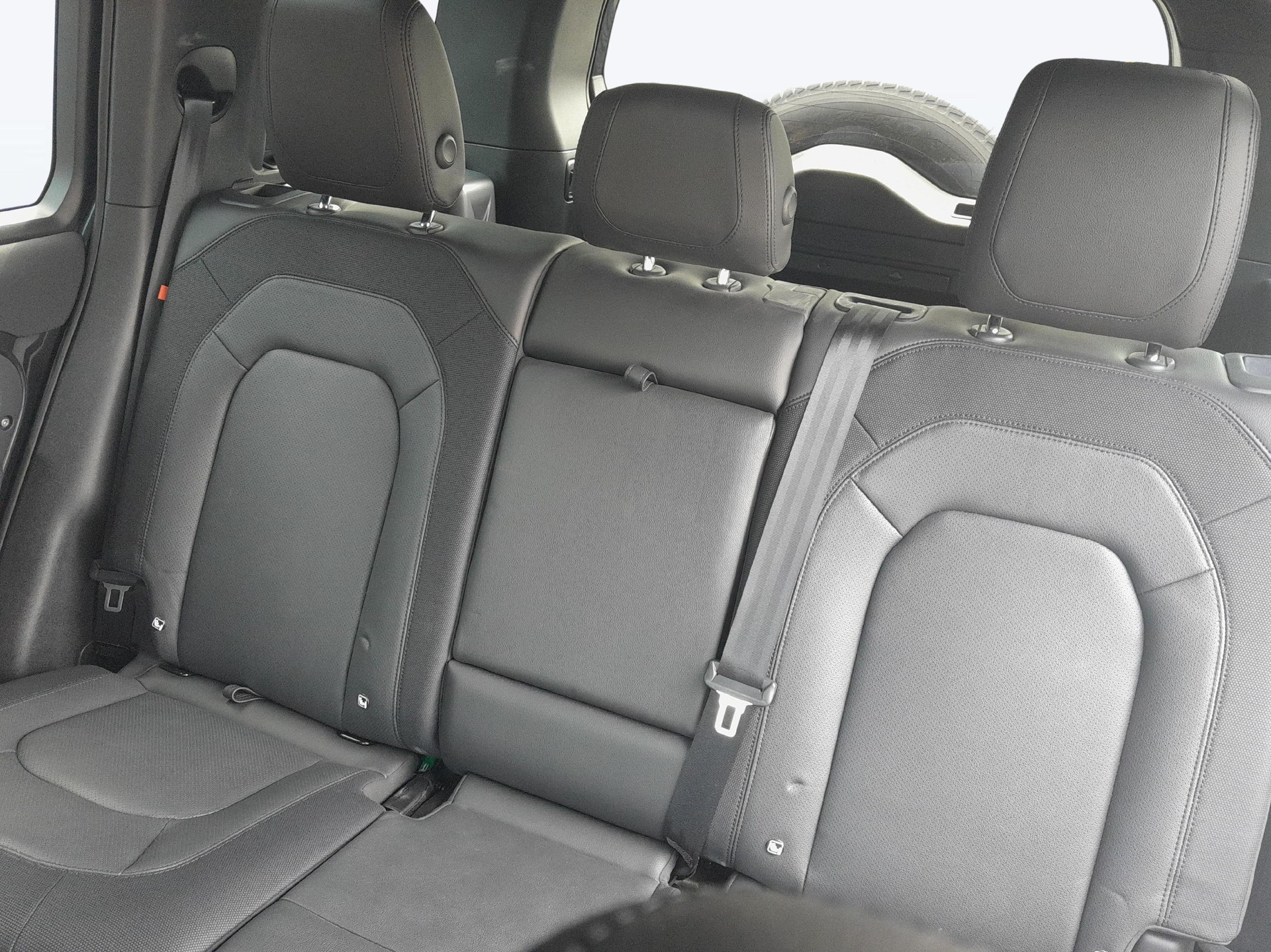 LAND ROVER Defender 110 3.0 D I6 250 X-Dynamic S - 12