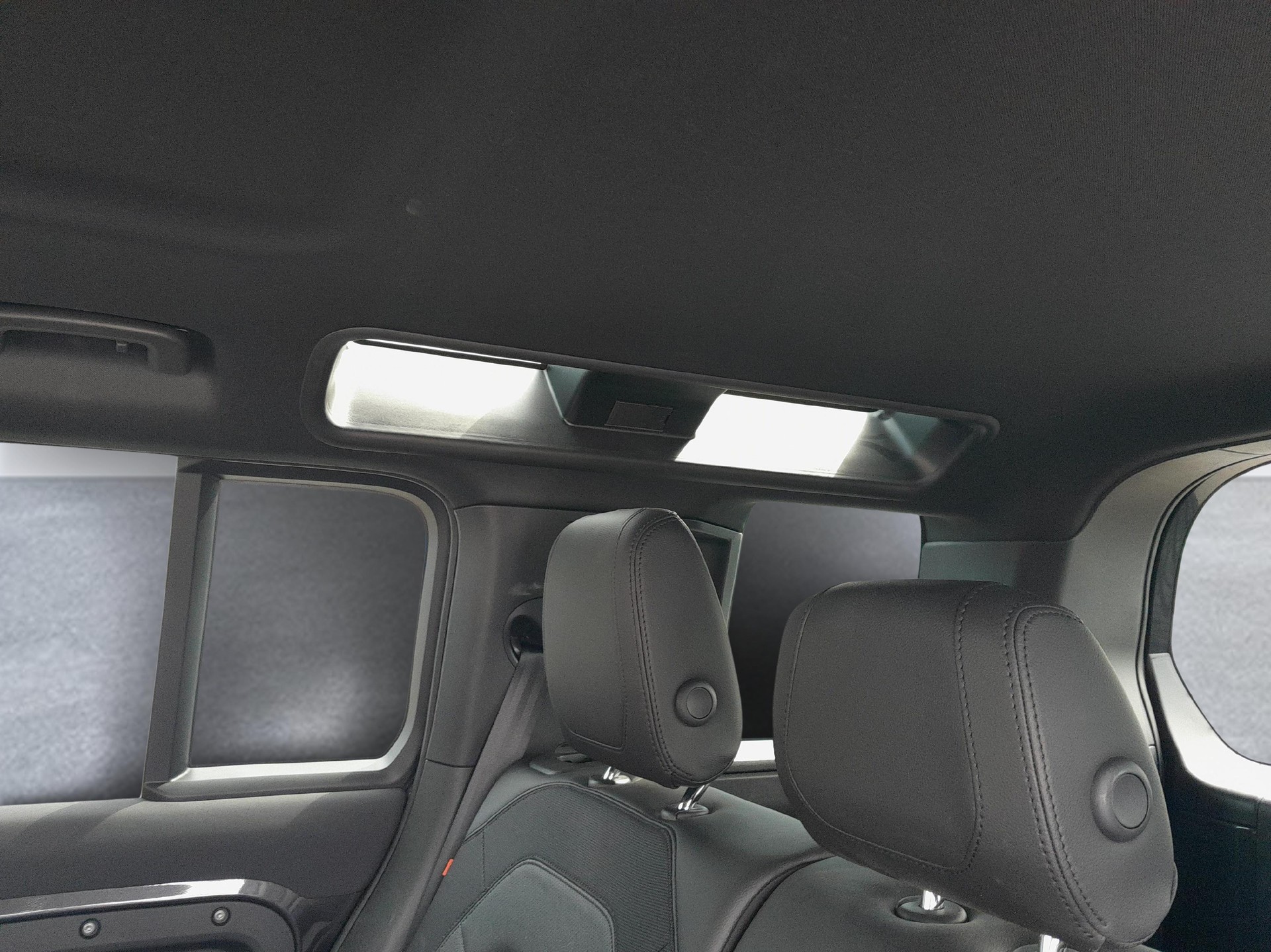 LAND ROVER Defender 110 3.0 D I6 250 X-Dynamic S - 15