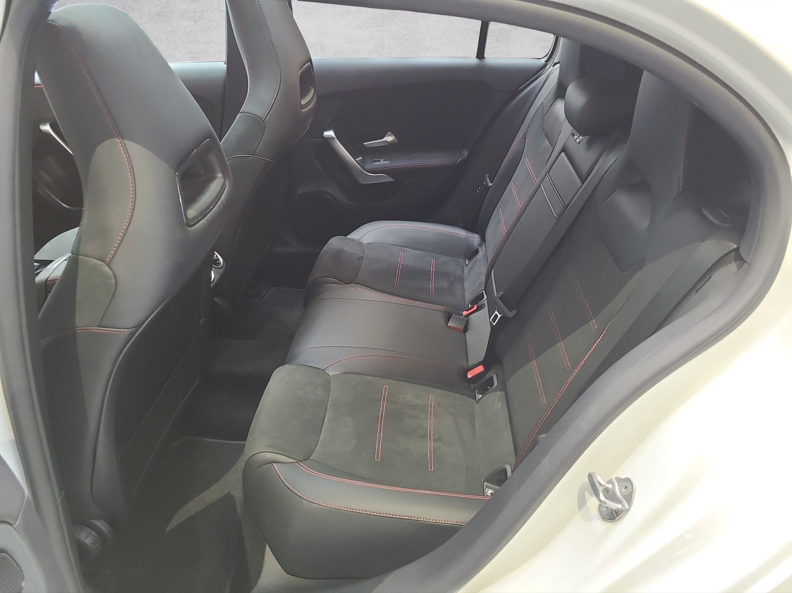 MERCEDES-BENZ A 250 4Matic AMG Line 4Matic 7G-DCT - 11