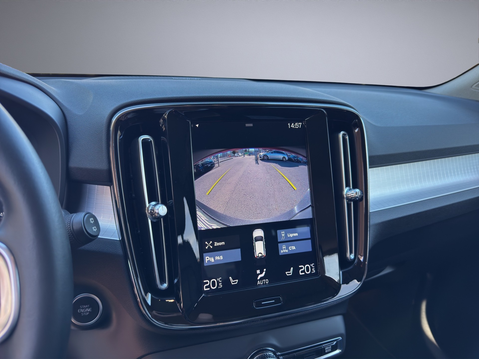 VOLVO XC40 D4 AWD Momentum Geartronic - 15