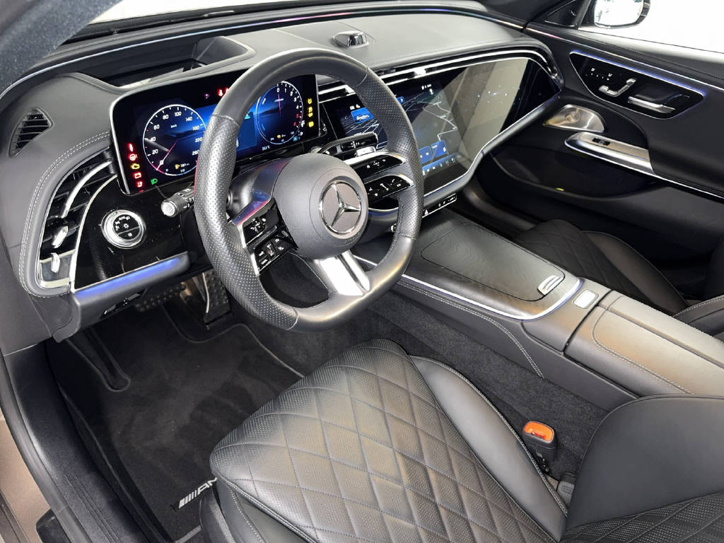 MERCEDES-BENZ E 300 de AMG Line 4Matic T-Modell - 11