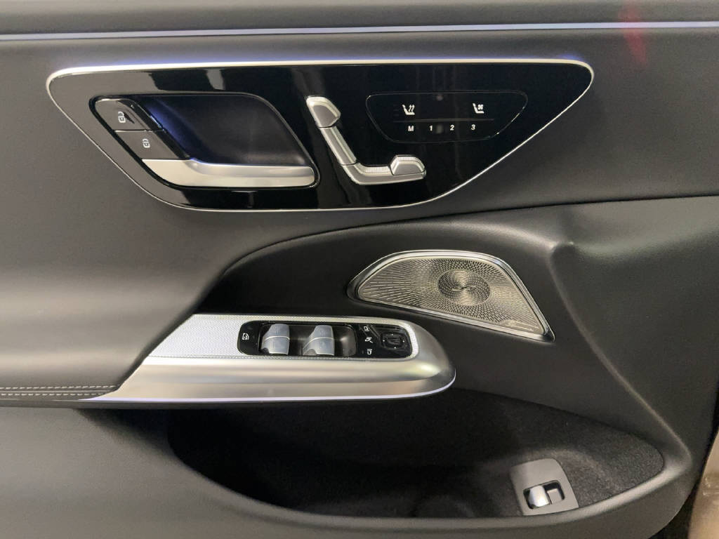 MERCEDES-BENZ E 300 de AMG Line 4Matic T-Modell - 6