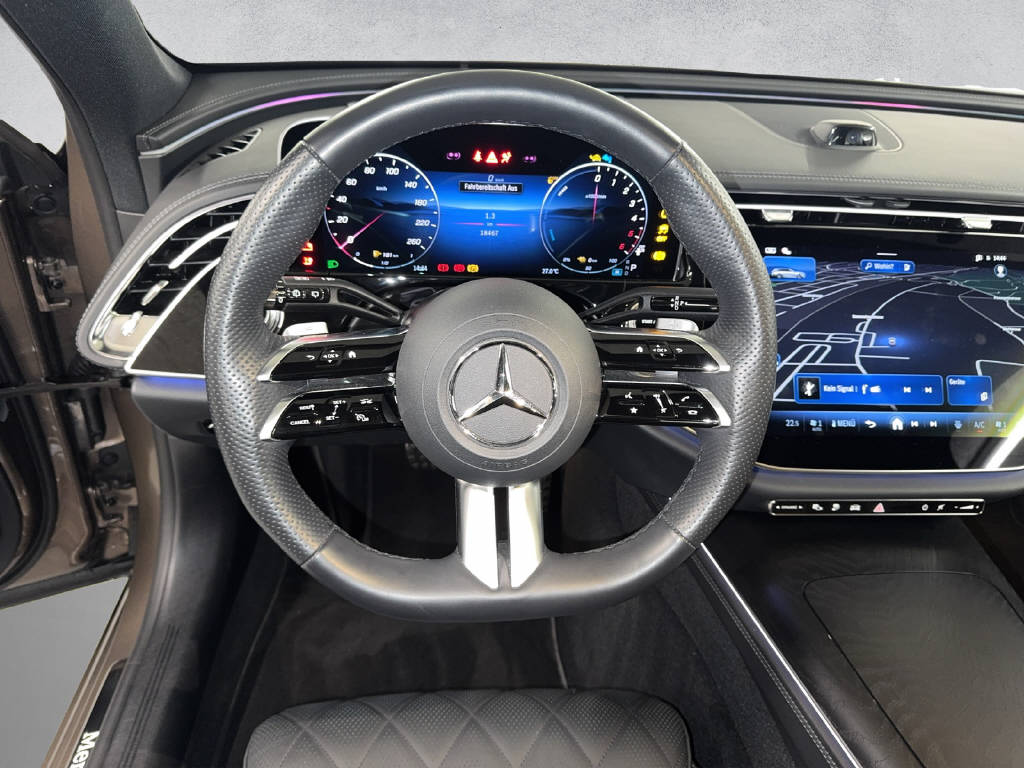MERCEDES-BENZ E 300 de AMG Line 4Matic T-Modell - 12