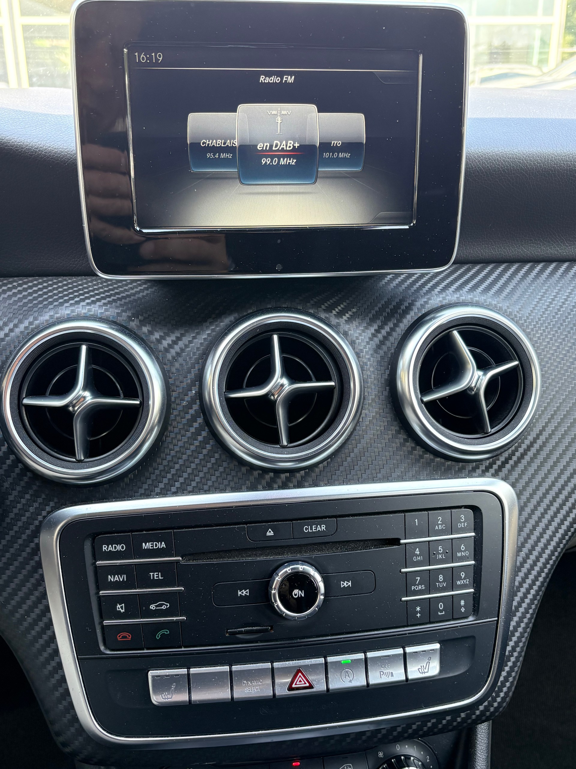 MERCEDES-BENZ A 180 AMG Line 7G-DCT - 11