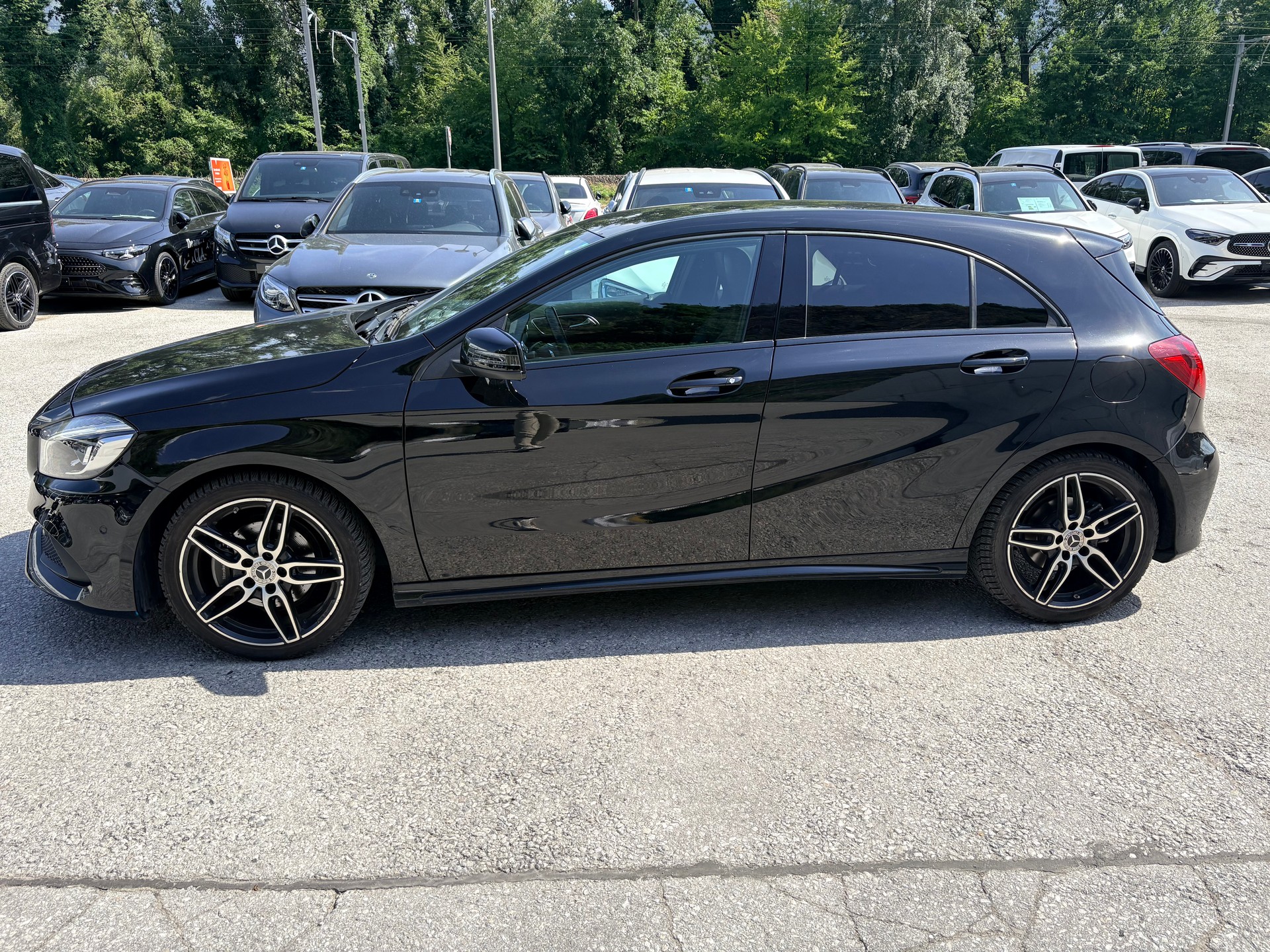MERCEDES-BENZ A 180 AMG Line 7G-DCT - 4