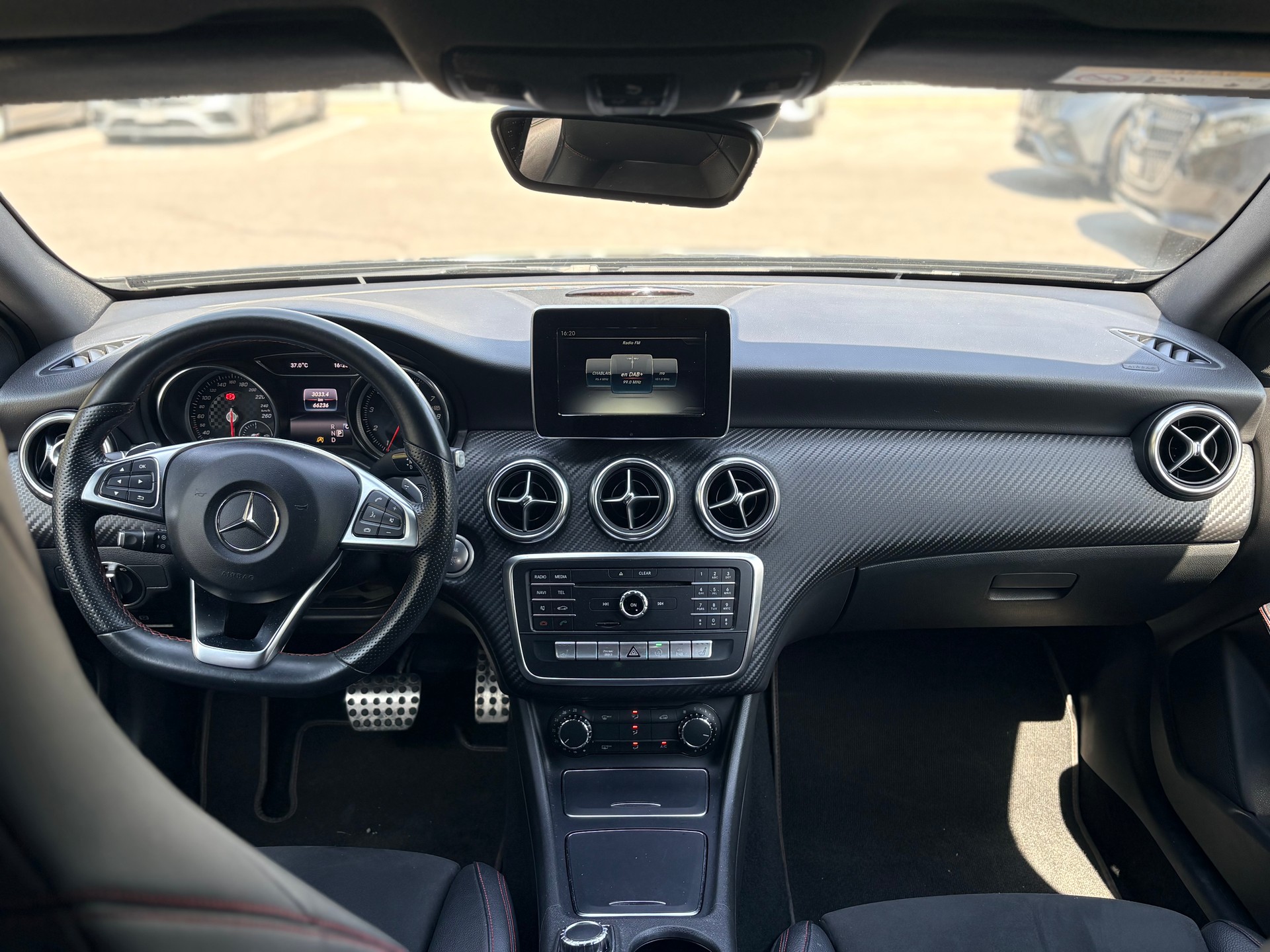 MERCEDES-BENZ A 180 AMG Line 7G-DCT - 8