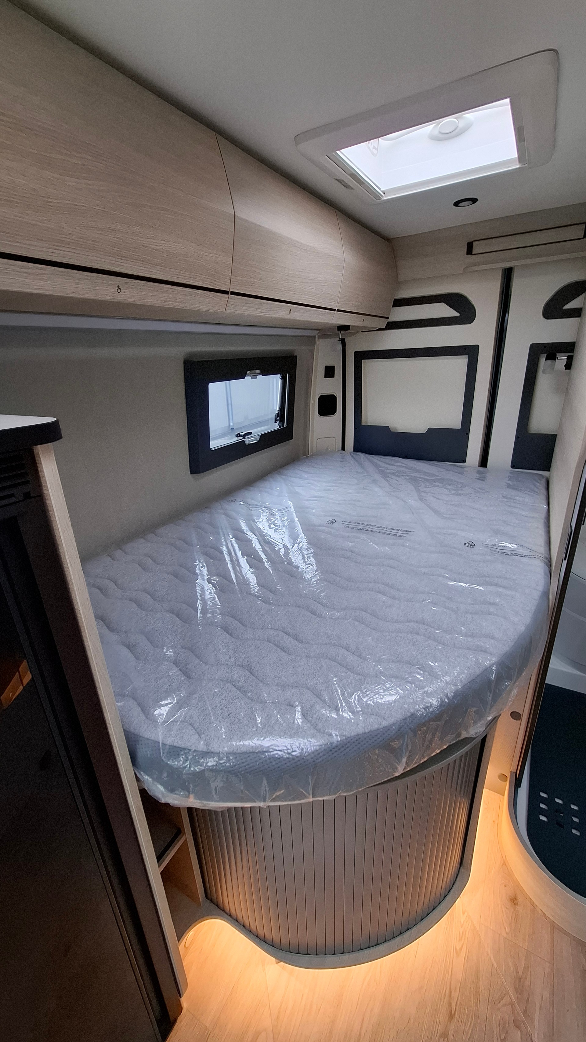 RAPIDO V62 65 ans - 8