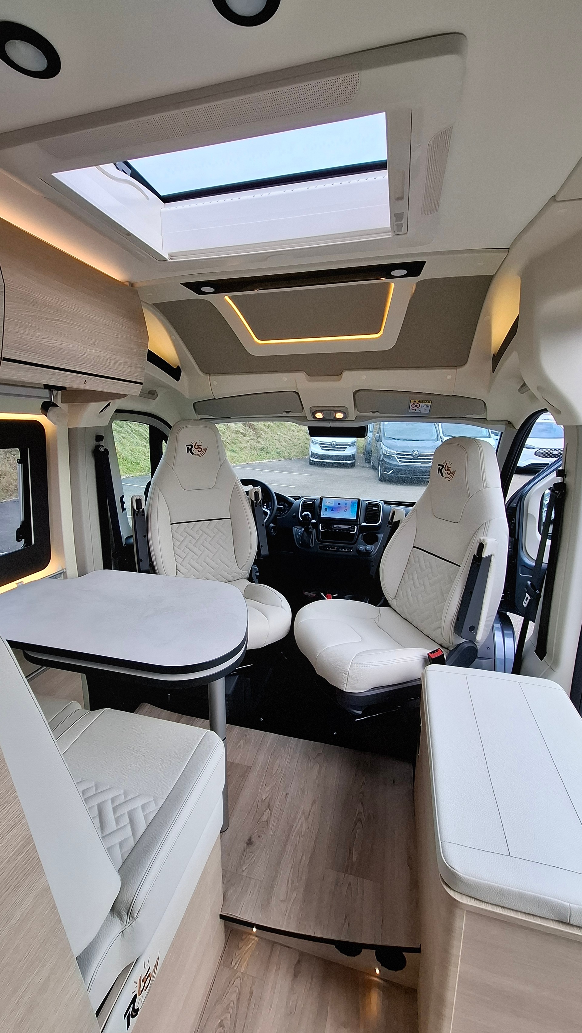 RAPIDO V62 65 ans - 6