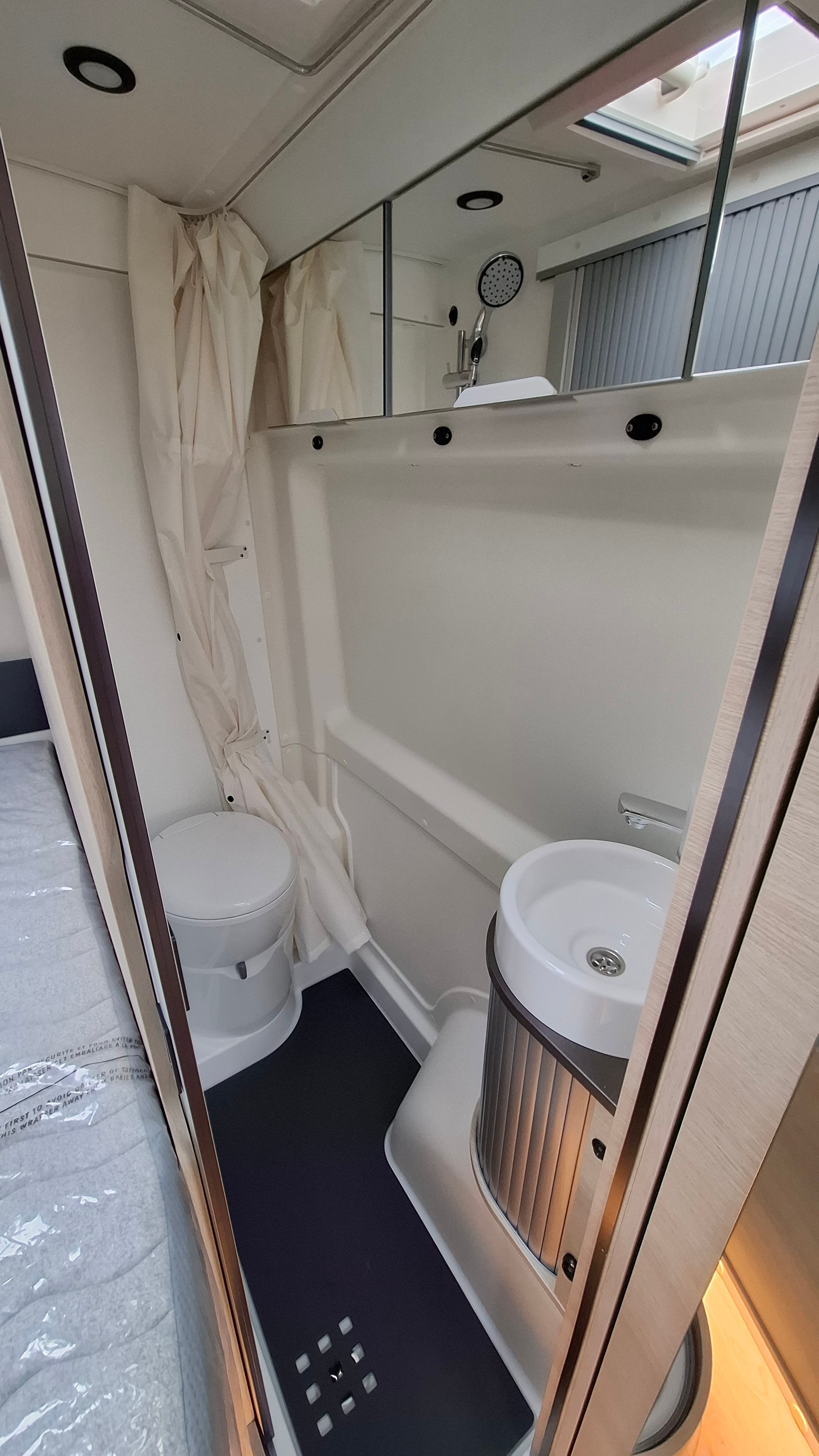 RAPIDO V62 65 ans - 9