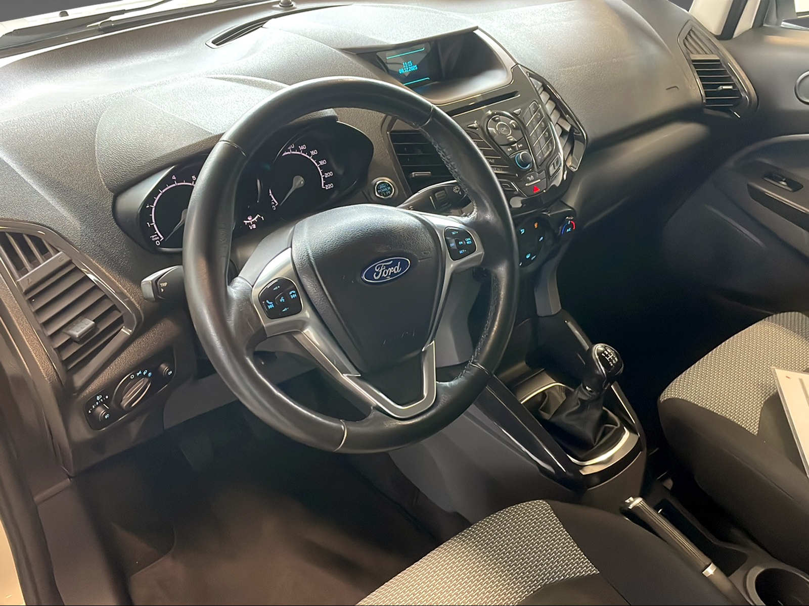 FORD EcoSport 1.0 EcoB 125 Titanium - 5