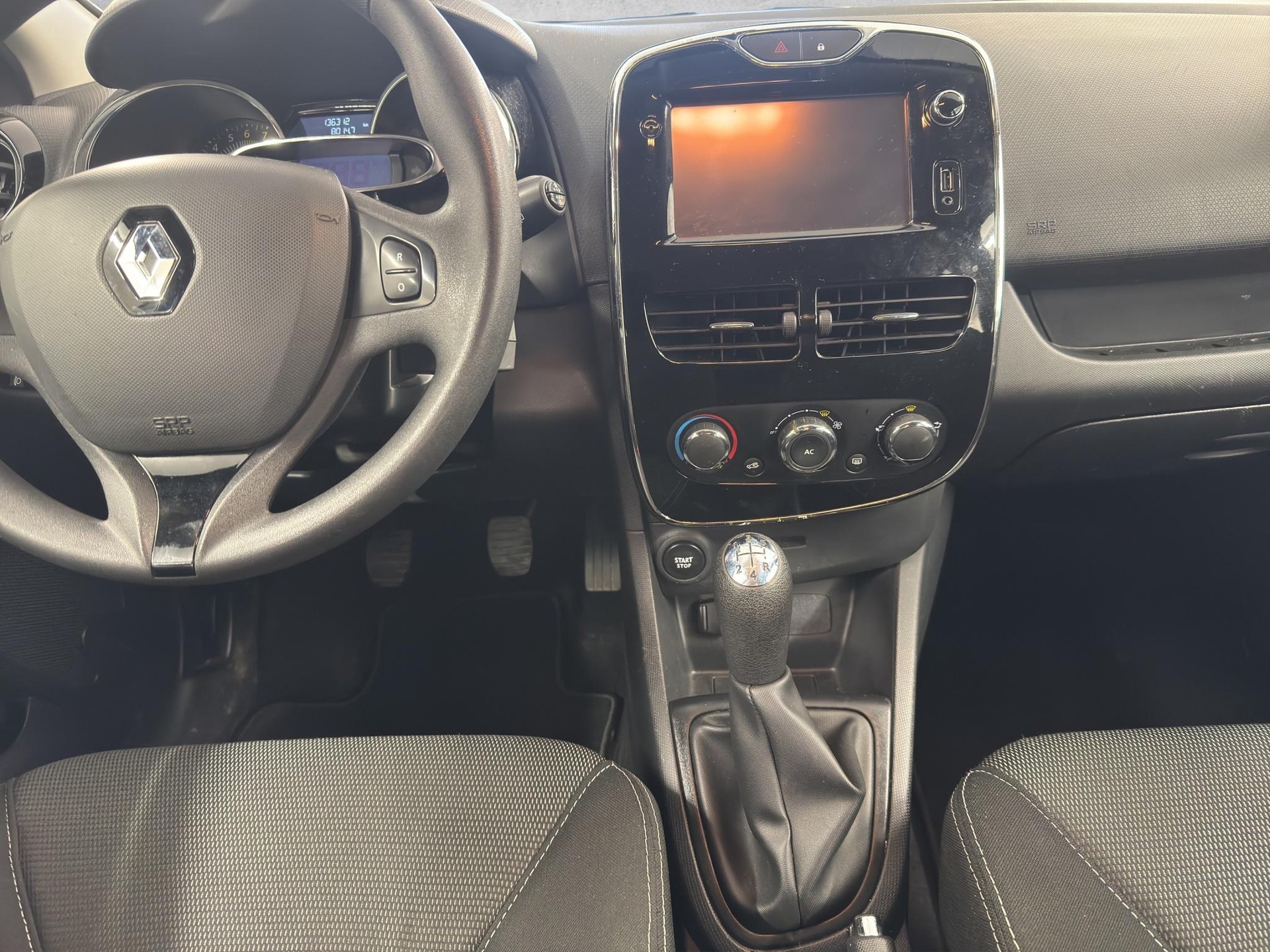 RENAULT Clio 0.9 TCe Expression S/S - 12