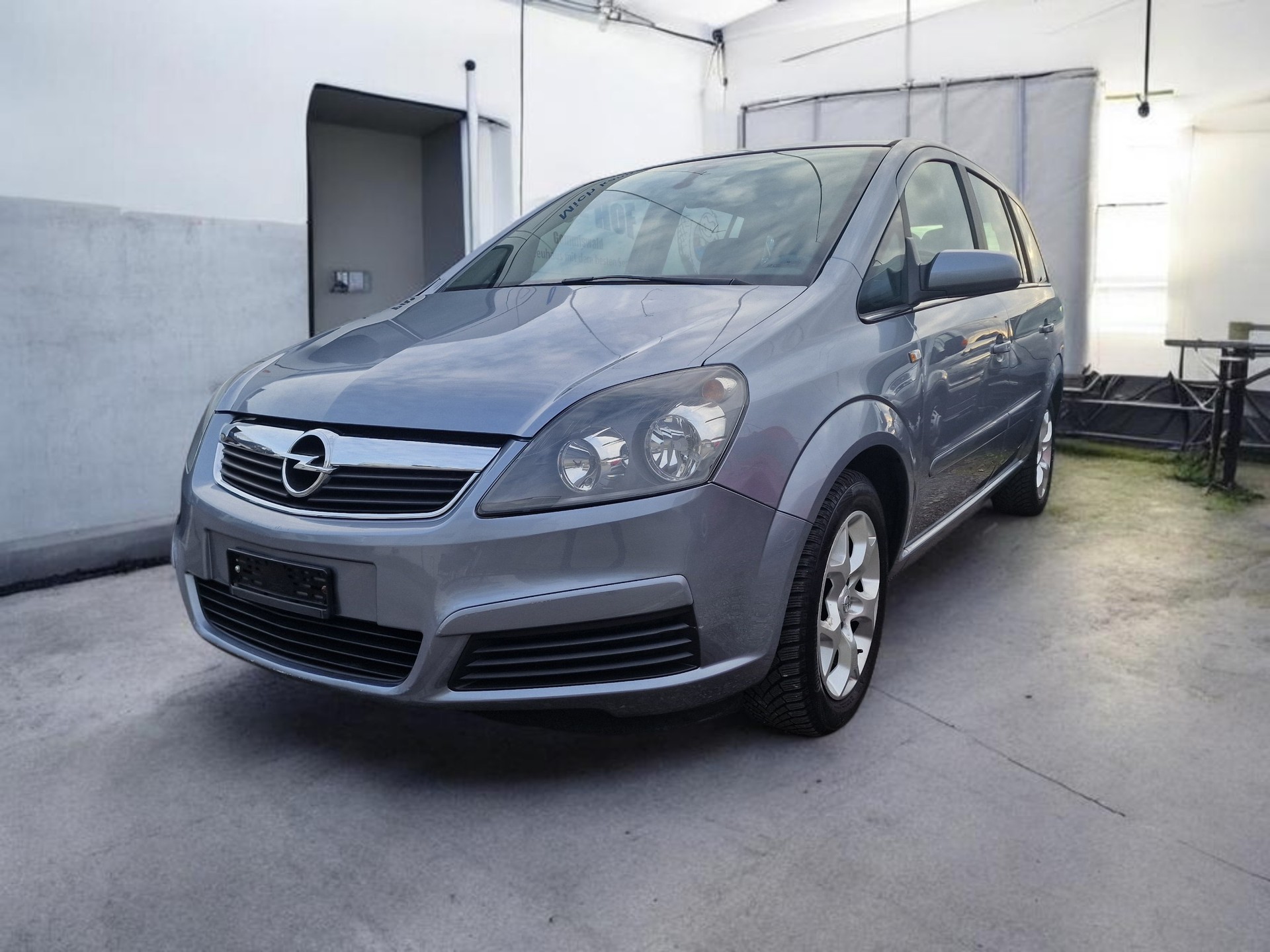 OPEL Zafira 2.2i 16V Cosmo Automatic 12Mt Gara MFK Neu - 2