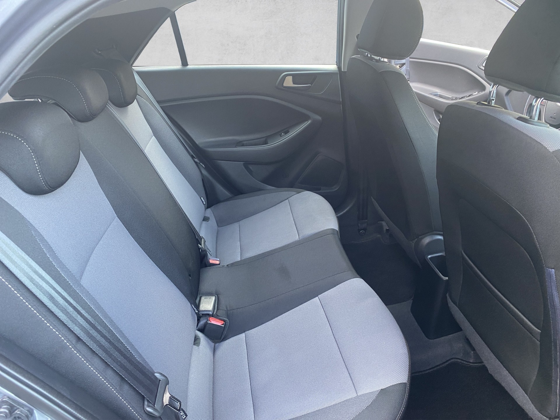 HYUNDAI i20 1.4 Amplia Automatic - 9