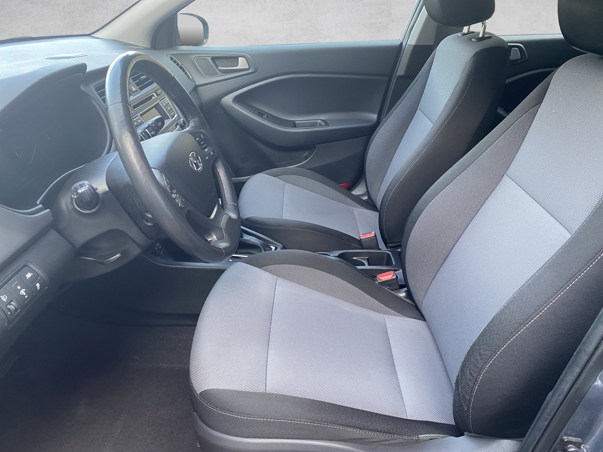 HYUNDAI i20 1.4 Amplia Automatic - 7