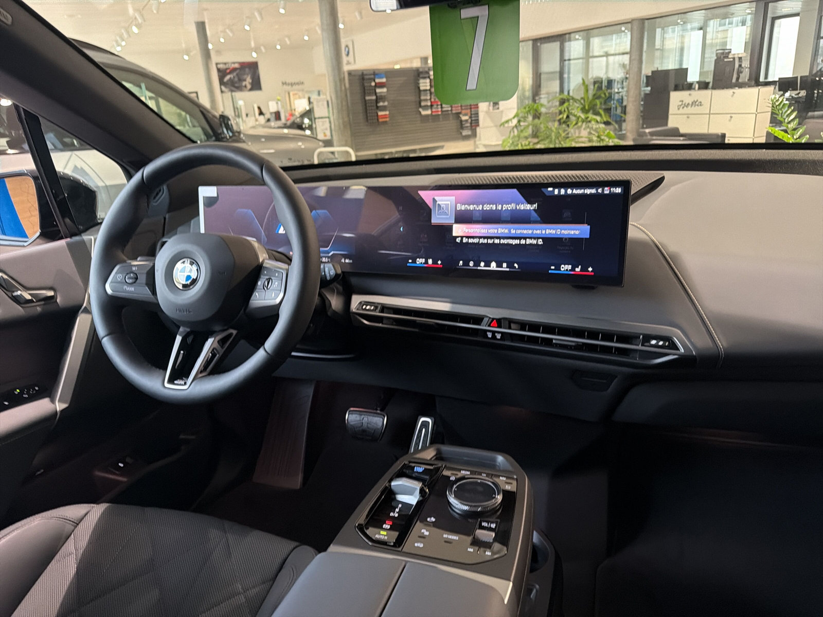 BMW iX xDrive60 - 12