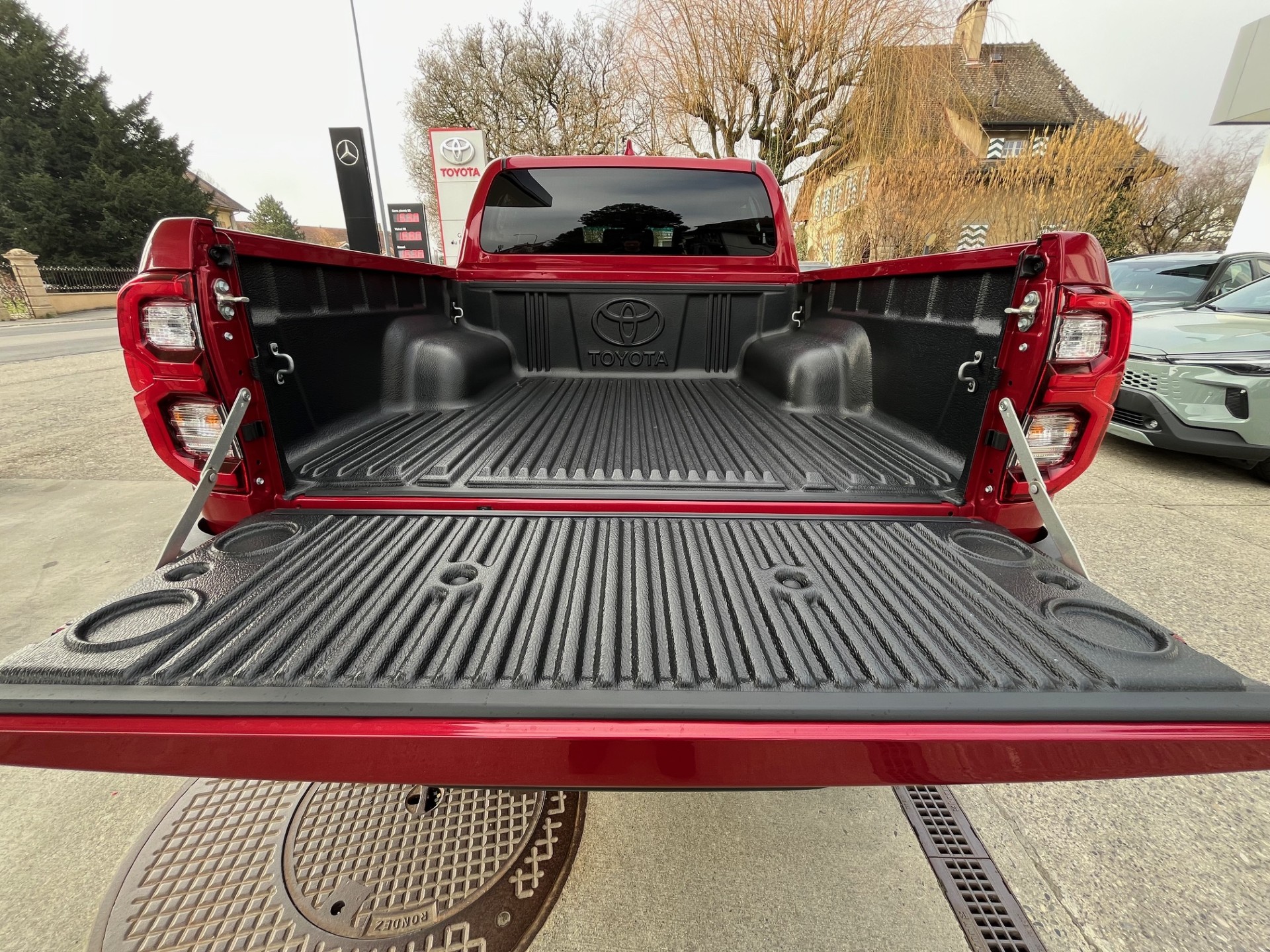 TOYOTA Hilux 2.8d MHEV Invincible Double Cab 4x4 - 19