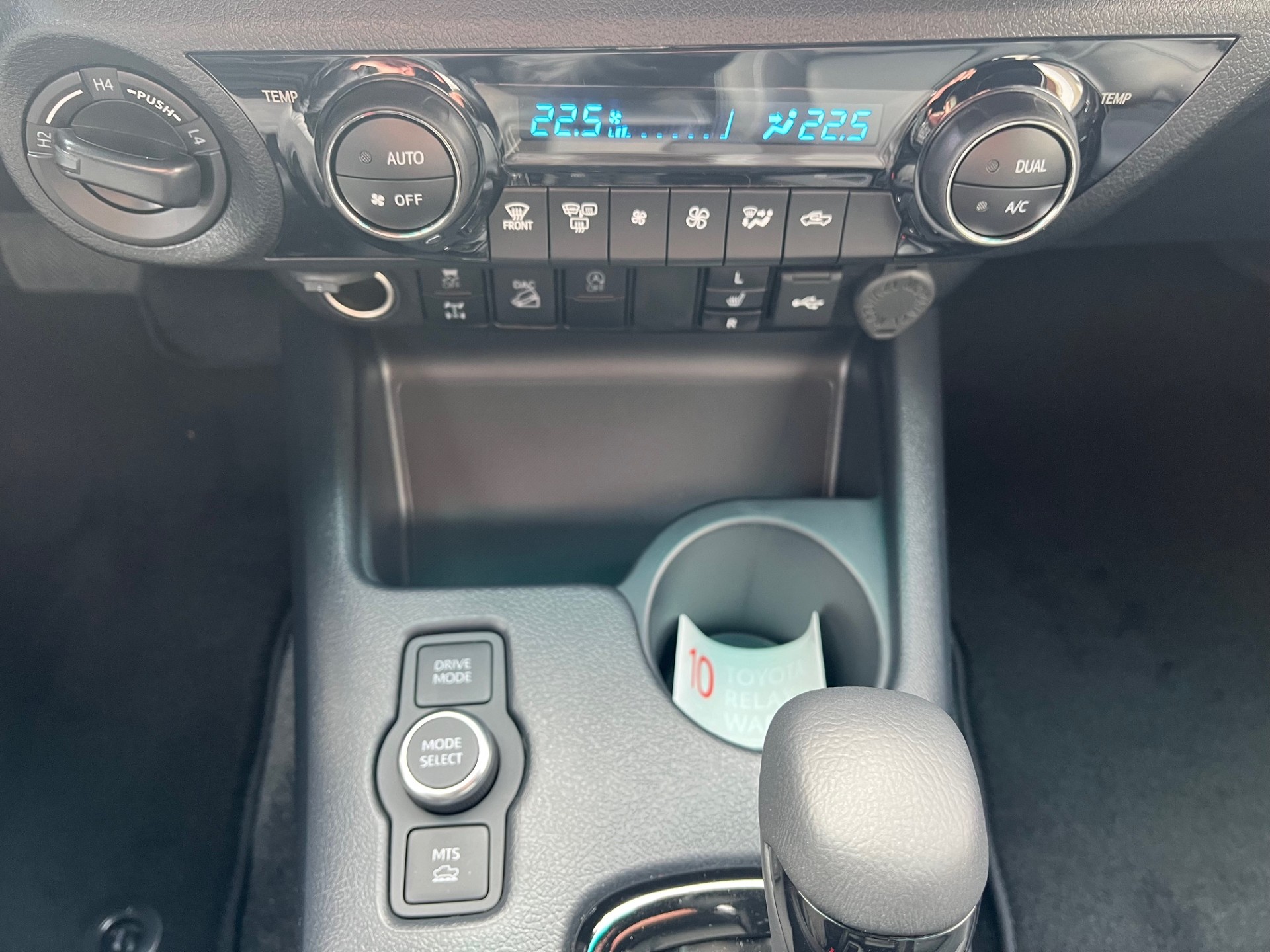 TOYOTA Hilux 2.8d MHEV Invincible Double Cab 4x4 - 16