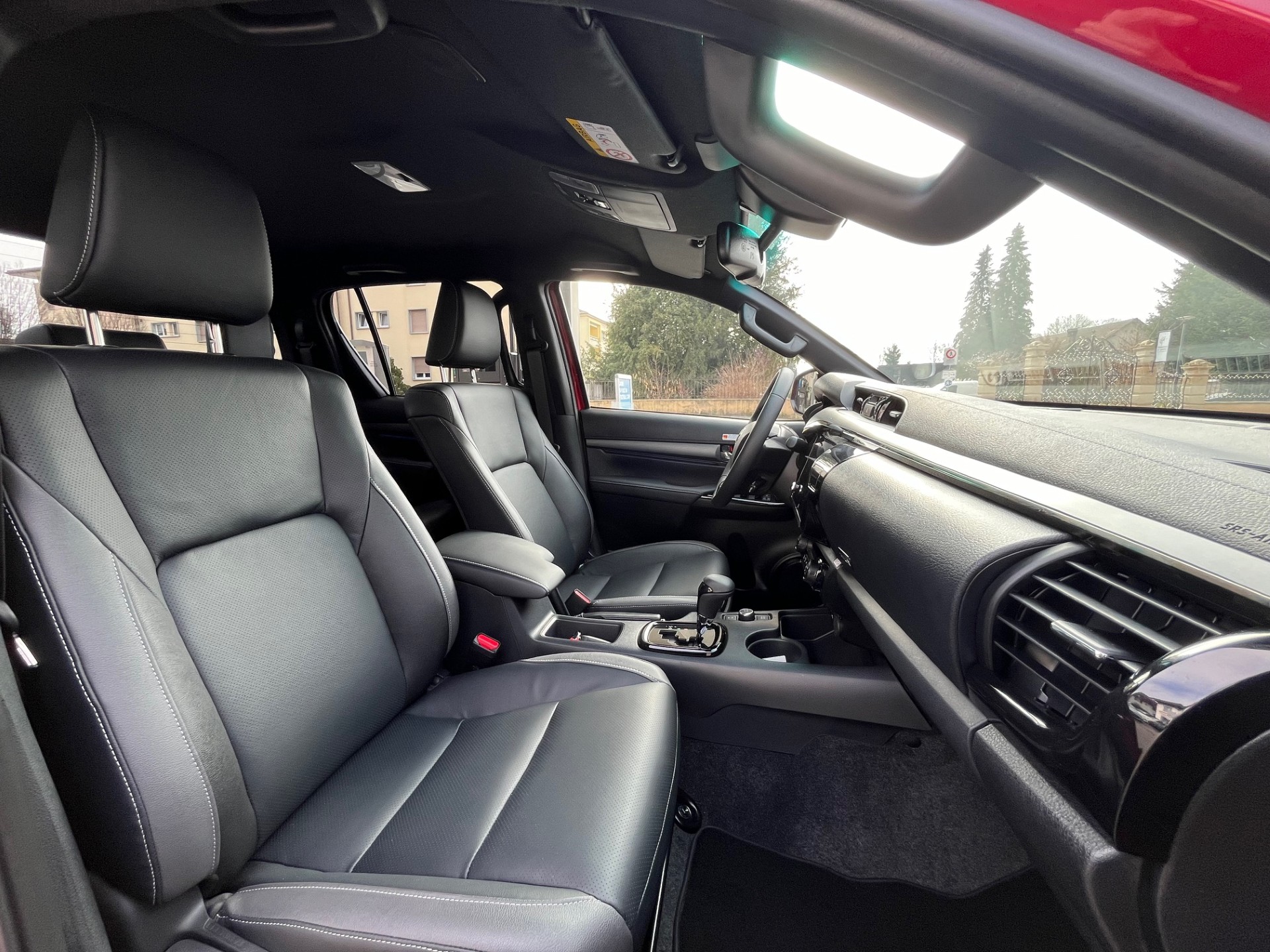 TOYOTA Hilux 2.8d MHEV Invincible Double Cab 4x4 - 7